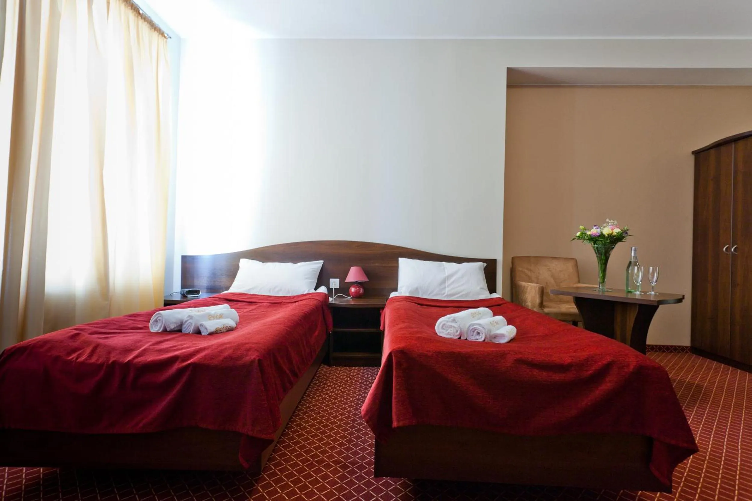 Photo of the whole room, Bed in Pałac Pawłowice