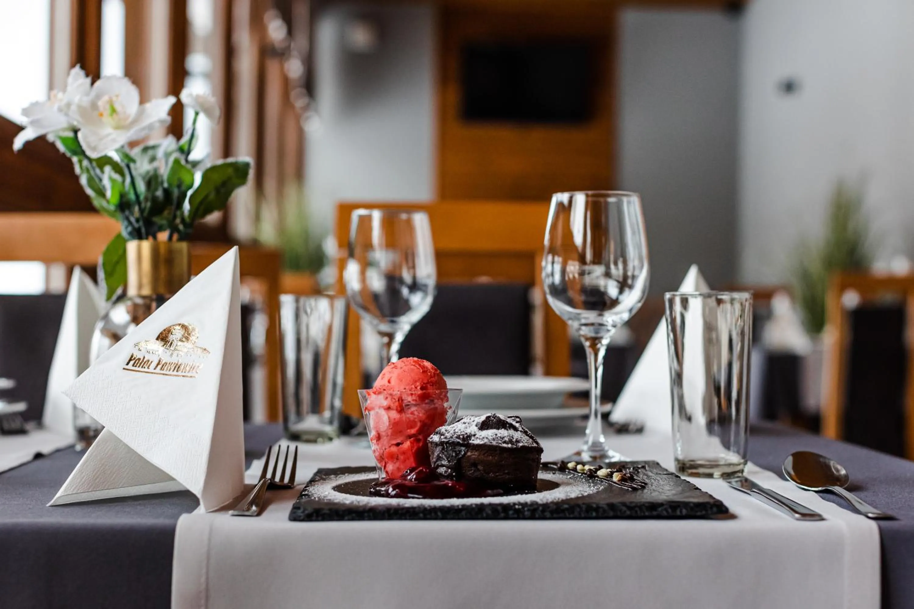 Restaurant/places to eat in Pałac Pawłowice