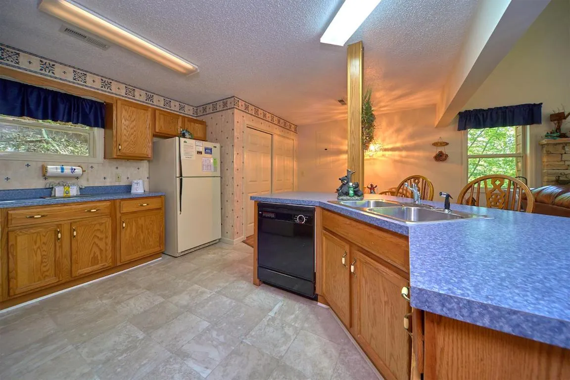 Kitchen or kitchenette in Mountain Hideaway