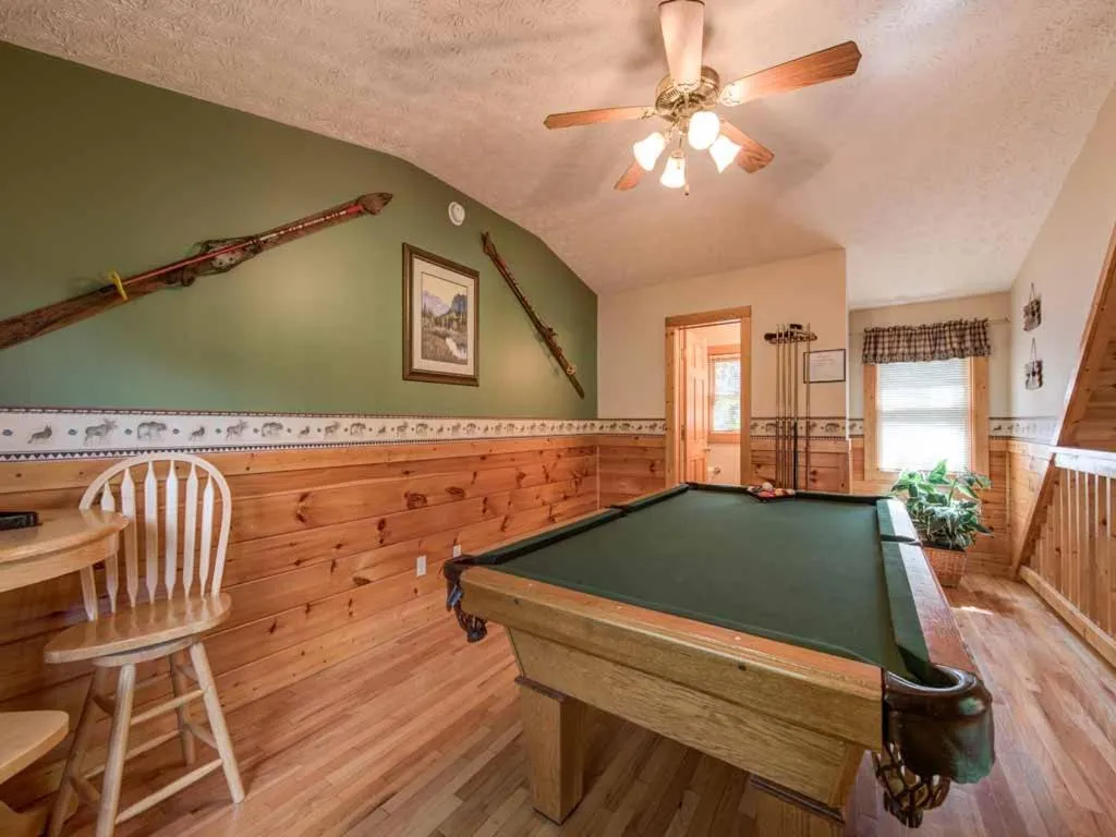 Cub’s Cove, 1 Bedroom, Near Downtown, View, Jetted Tub, WiFi, Sleeps 4