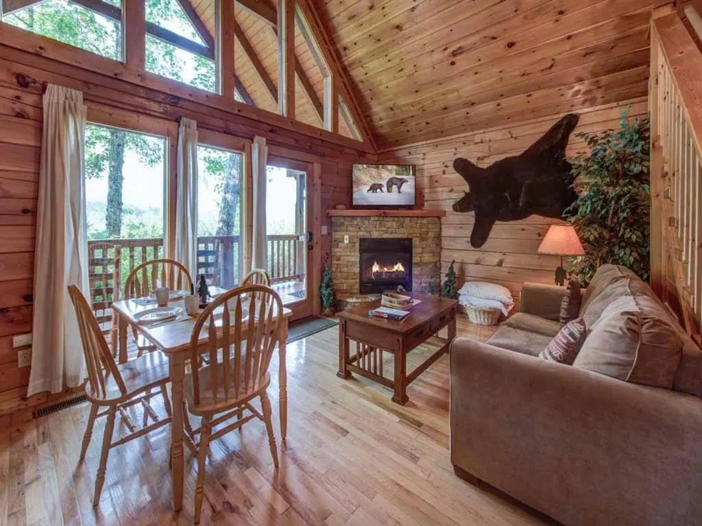 Cub’s Cove, 1 Bedroom, Near Downtown, View, Jetted Tub, WiFi, Sleeps 4