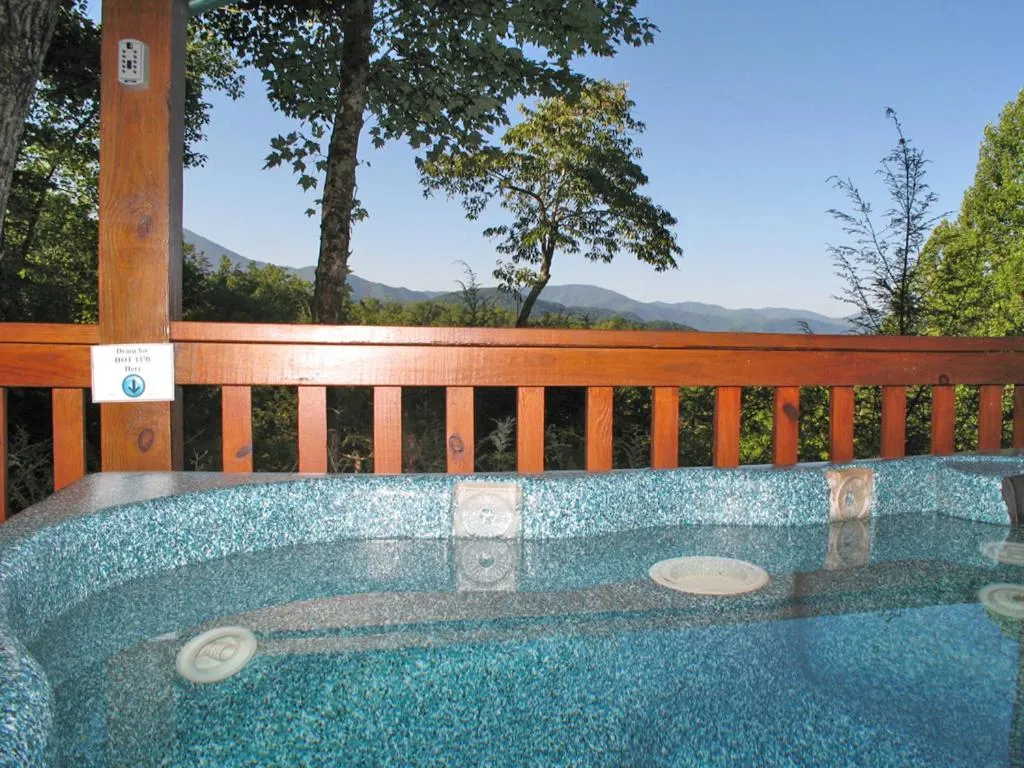 Cub’s Cove, 1 Bedroom, Near Downtown, View, Jetted Tub, WiFi, Sleeps 4