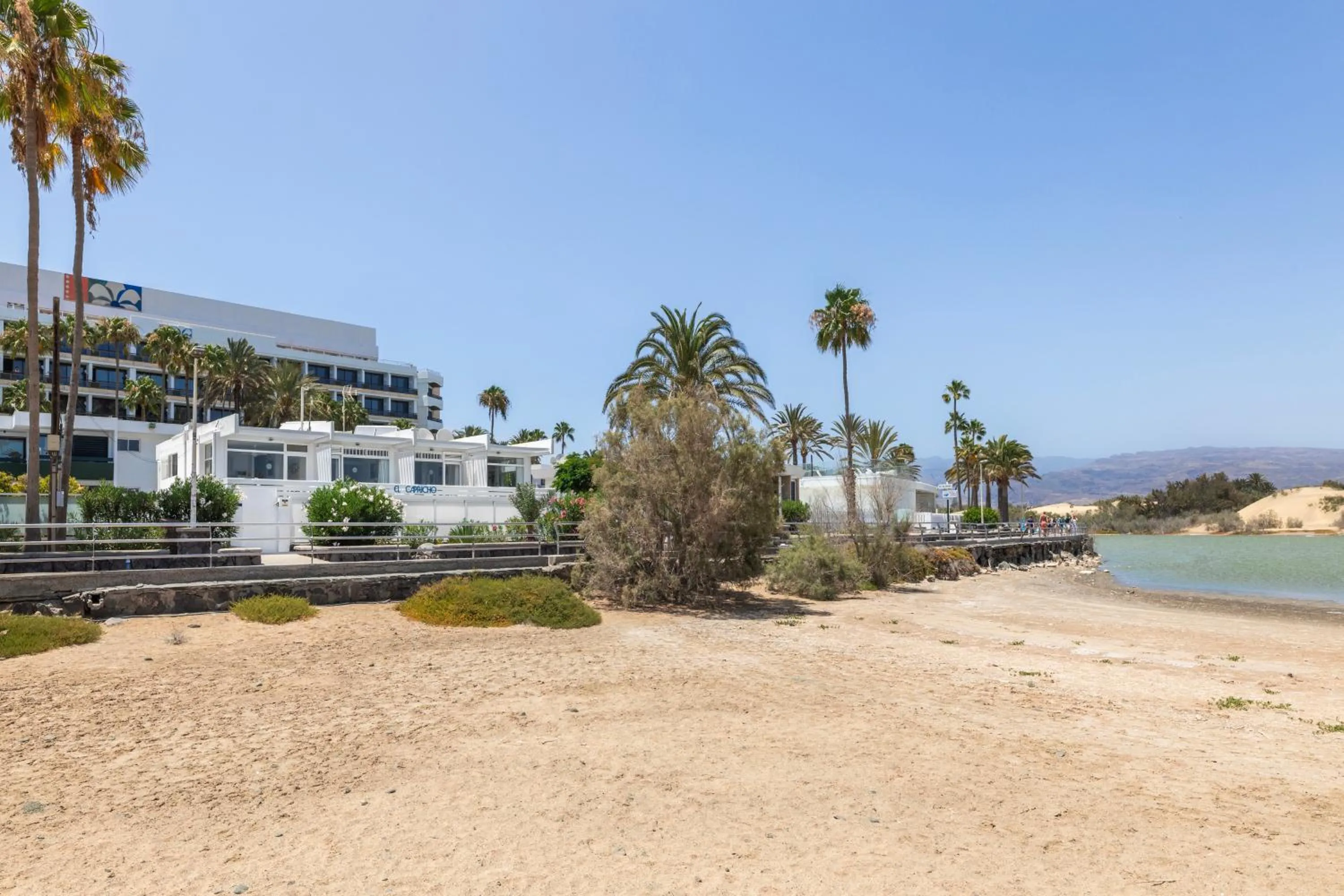 Property building in Apartamentos El Capricho