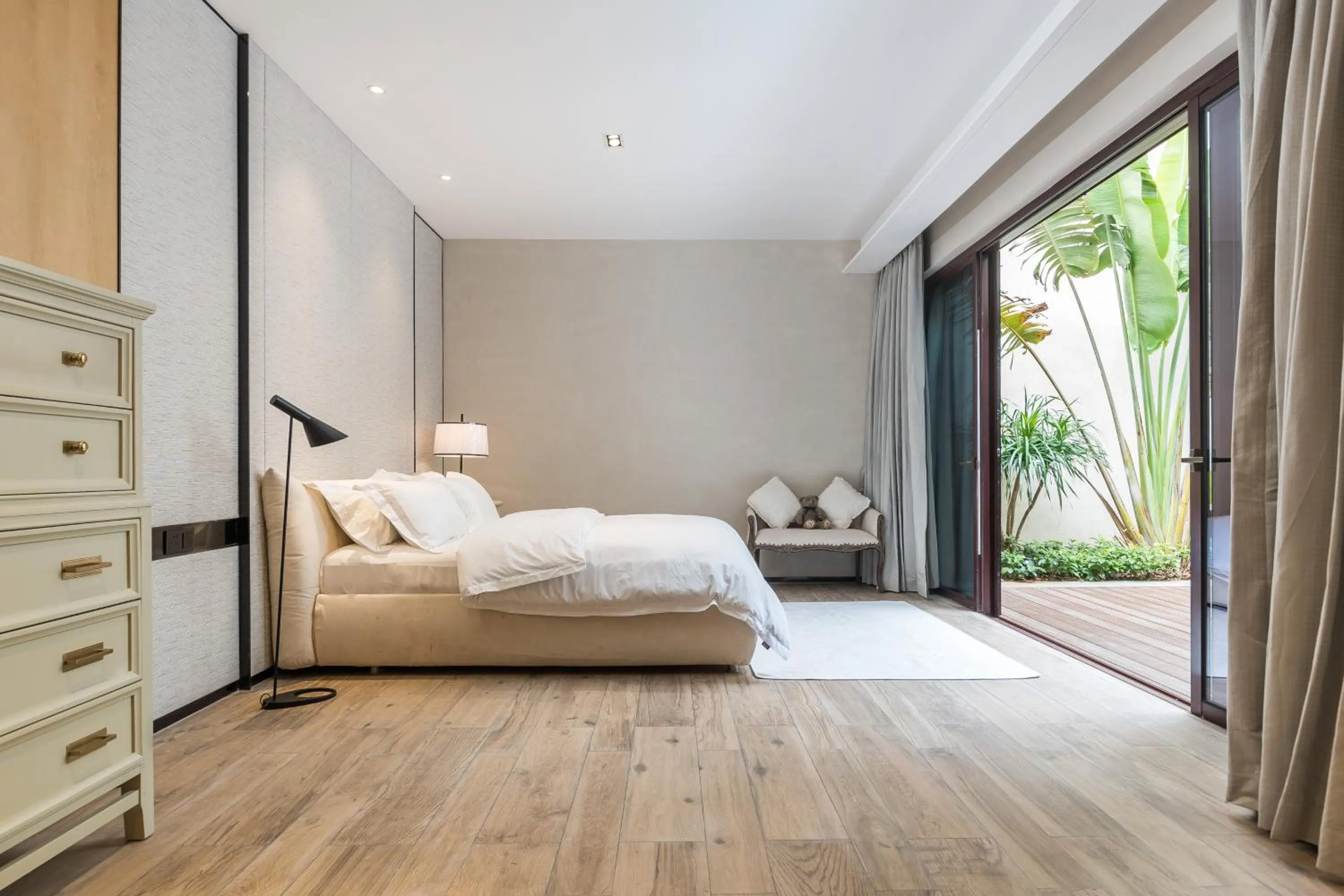 Bed in HaitangBay Loosen Coast Resort Villas