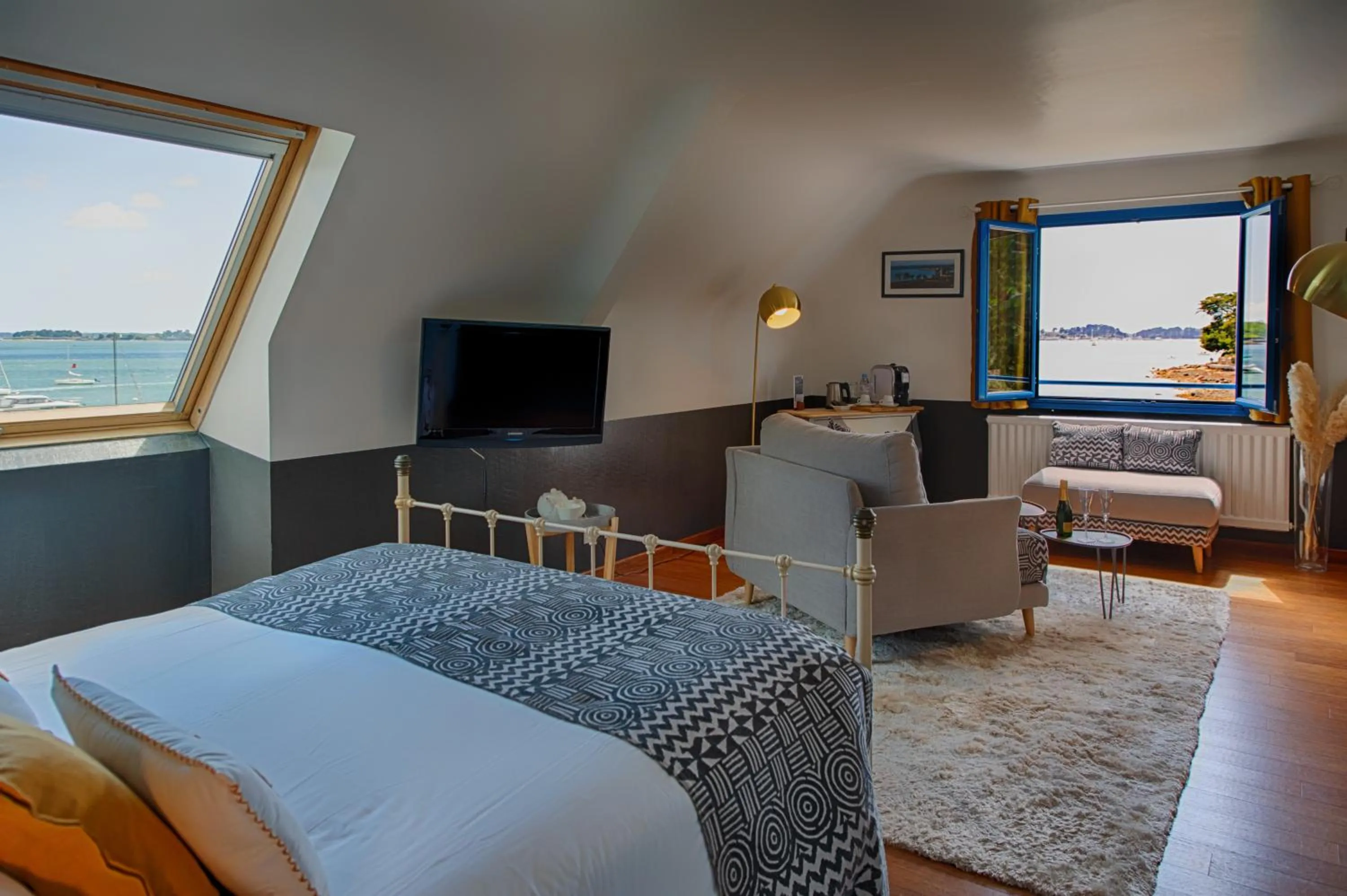 Bed in Hotel Restaurant Les Venetes