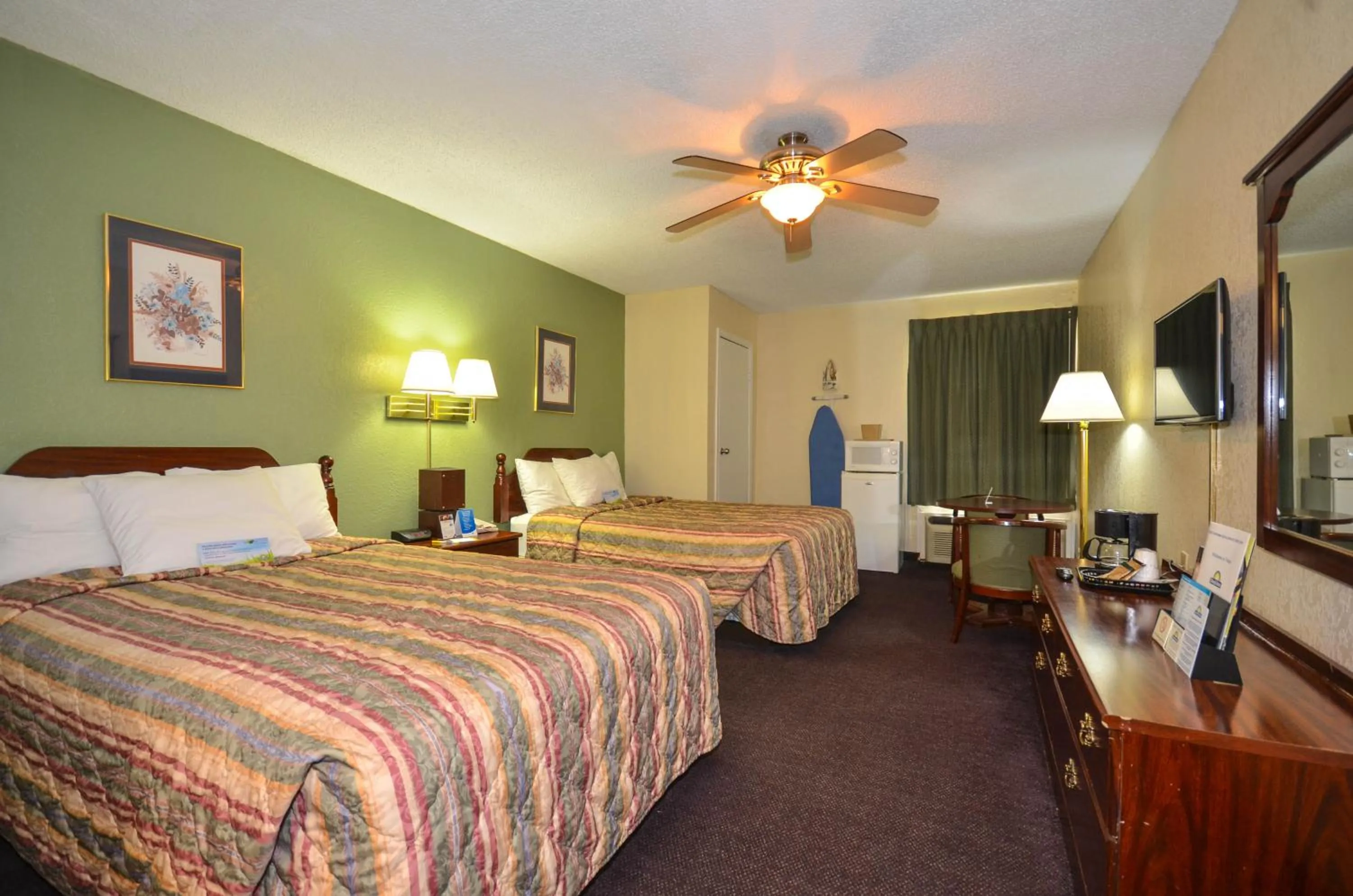 Photo of the whole room in Days Inn by Wyndham Southern Hills/ORU