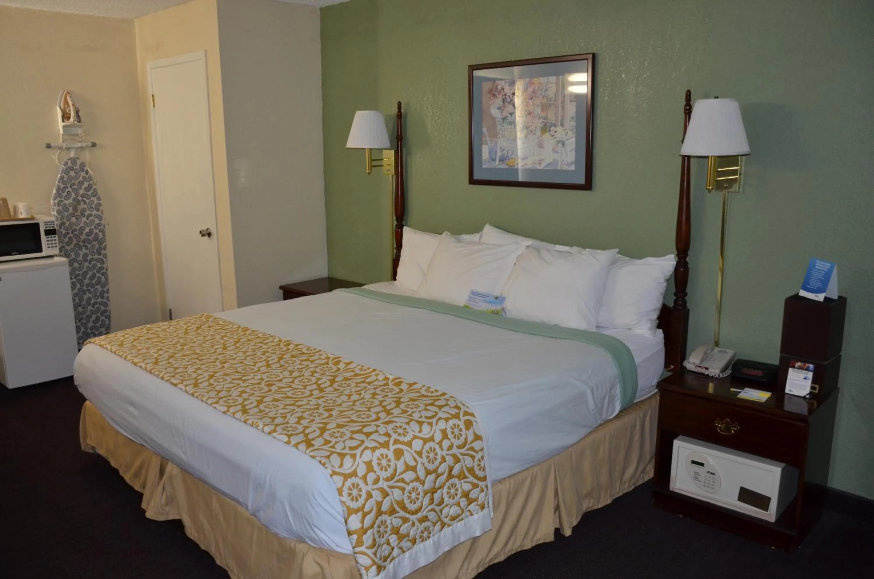 Days Inn by Wyndham Southern Hills/ORU