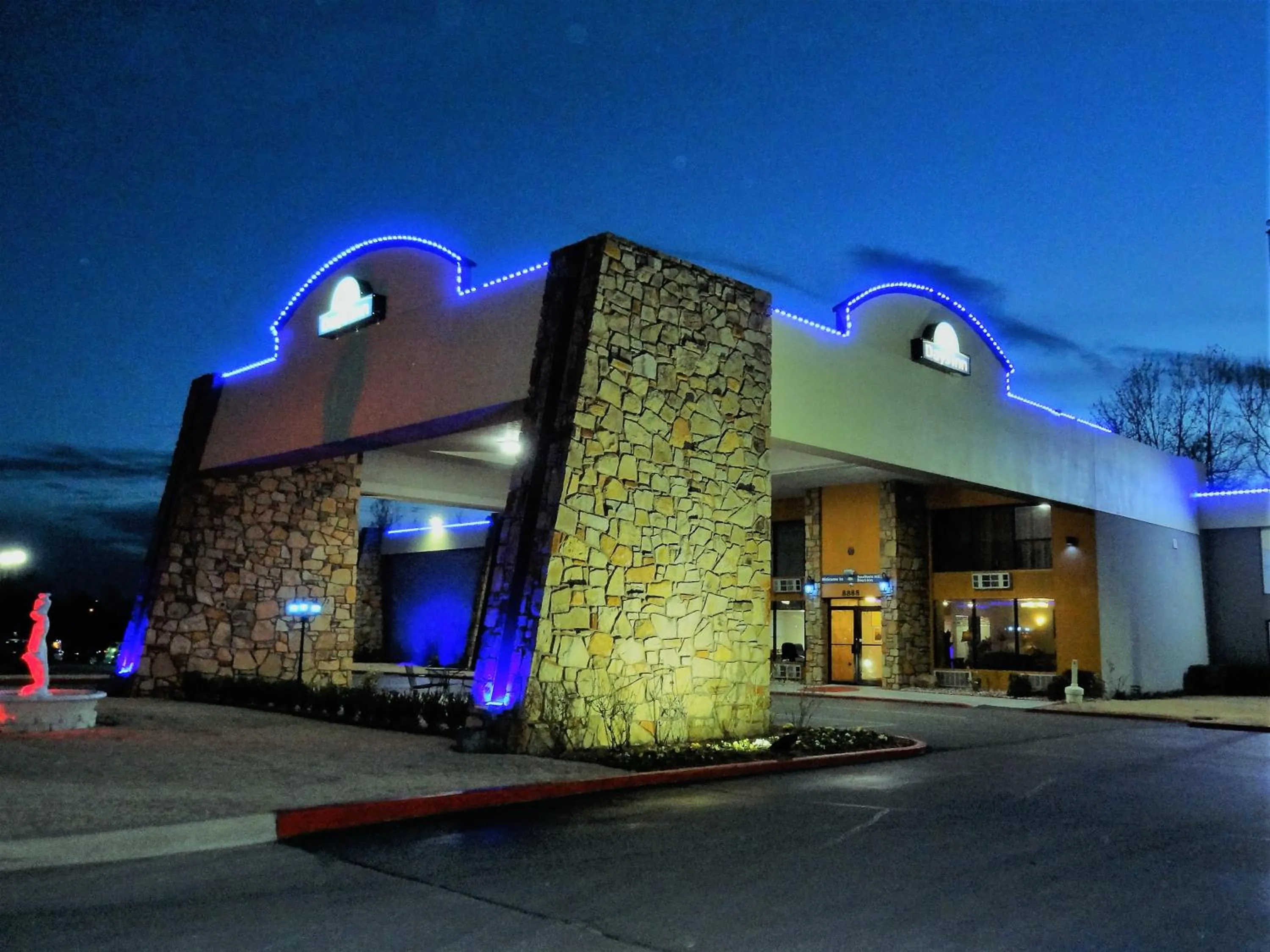 Facade/entrance in Days Inn by Wyndham Southern Hills/ORU