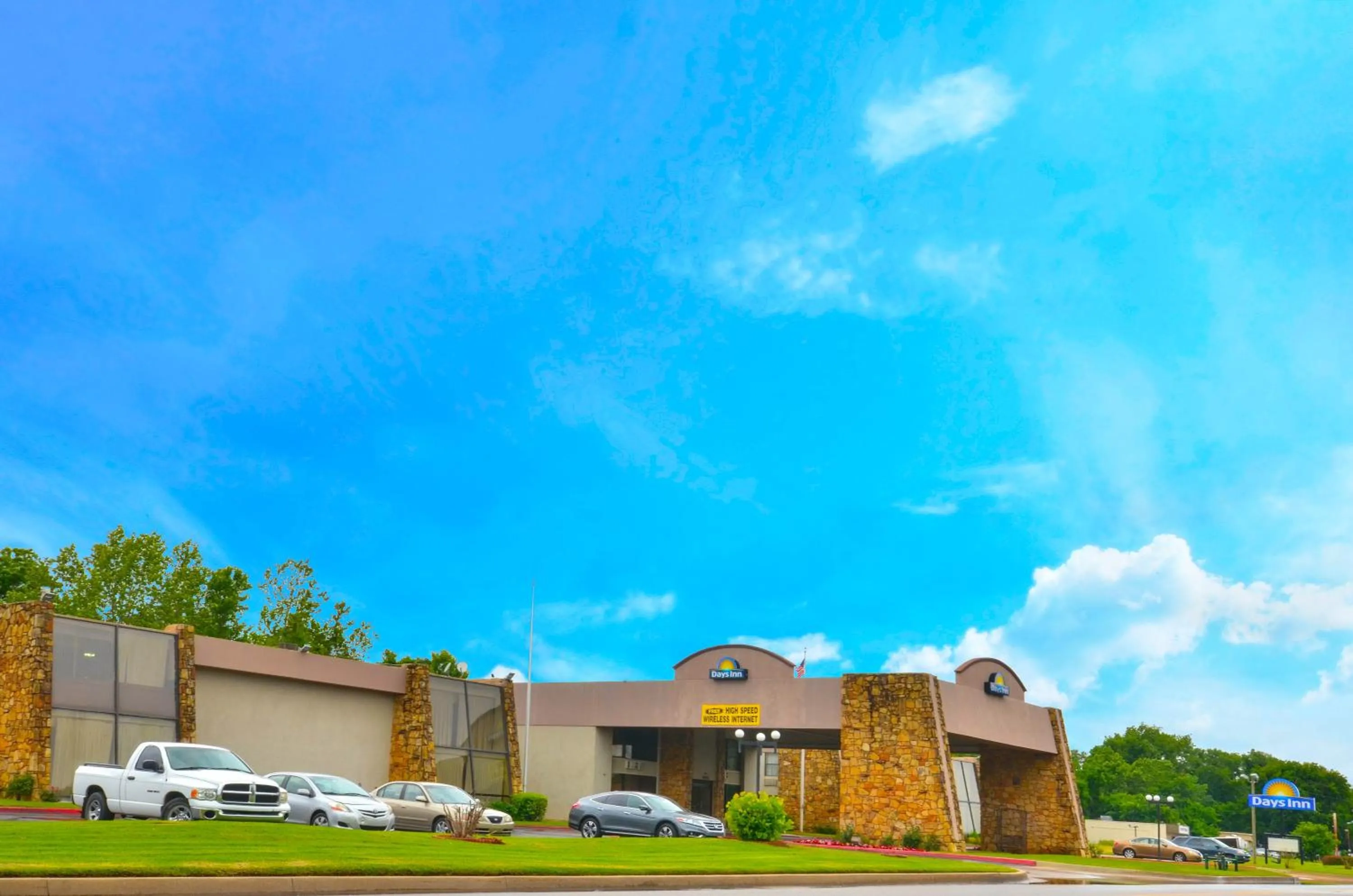 Property building in Days Inn by Wyndham Southern Hills/ORU