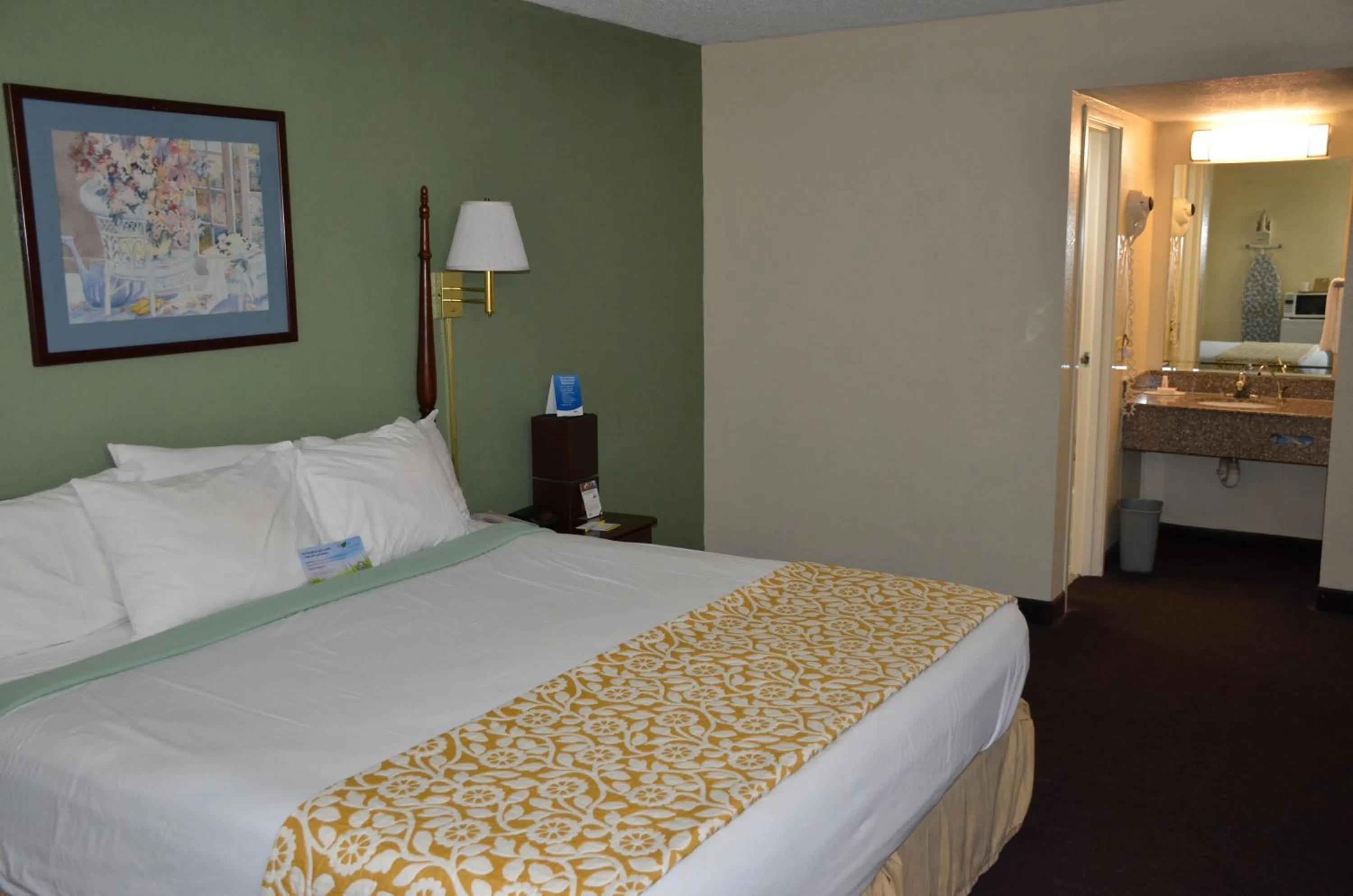 Days Inn by Wyndham Southern Hills/ORU