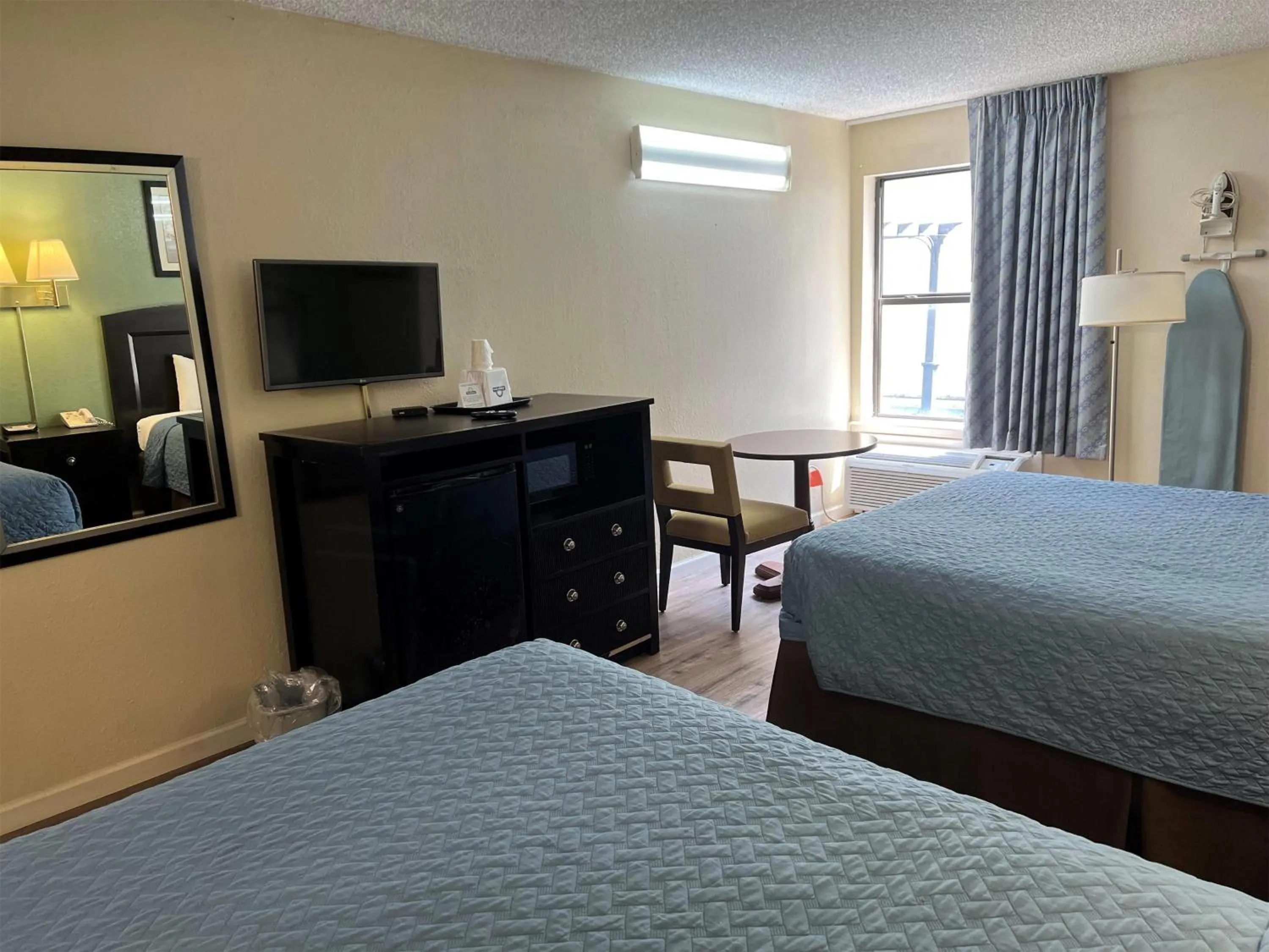 Photo of the whole room in Days Inn by Wyndham Southern Hills/ORU