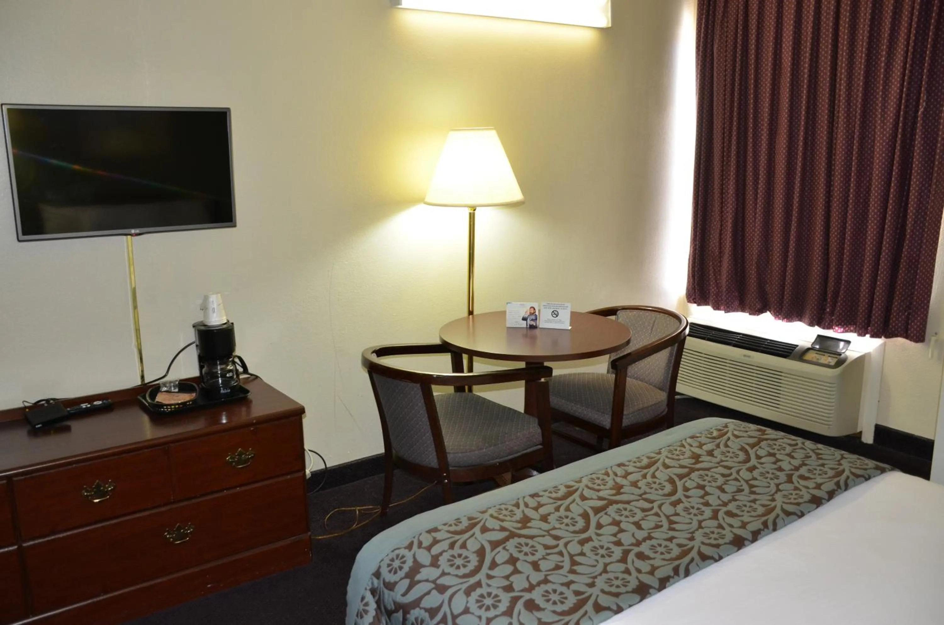 Days Inn by Wyndham Southern Hills/ORU