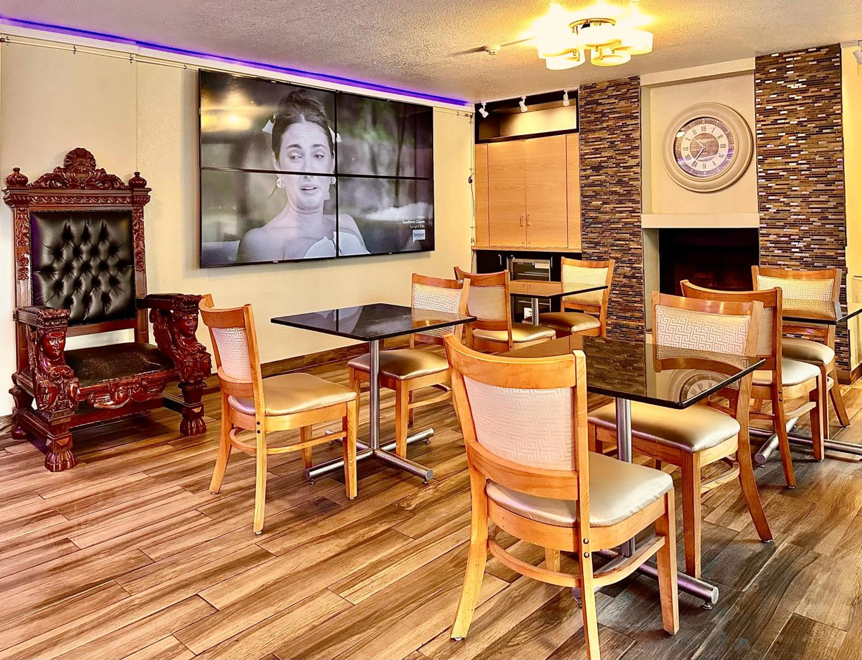 Days Inn by Wyndham Southern Hills/ORU