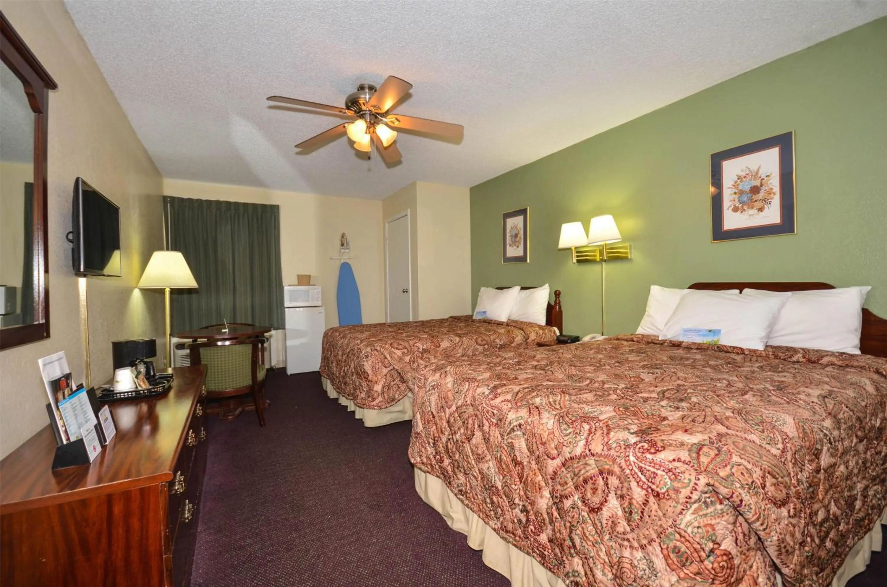 Photo of the whole room in Days Inn by Wyndham Southern Hills/ORU