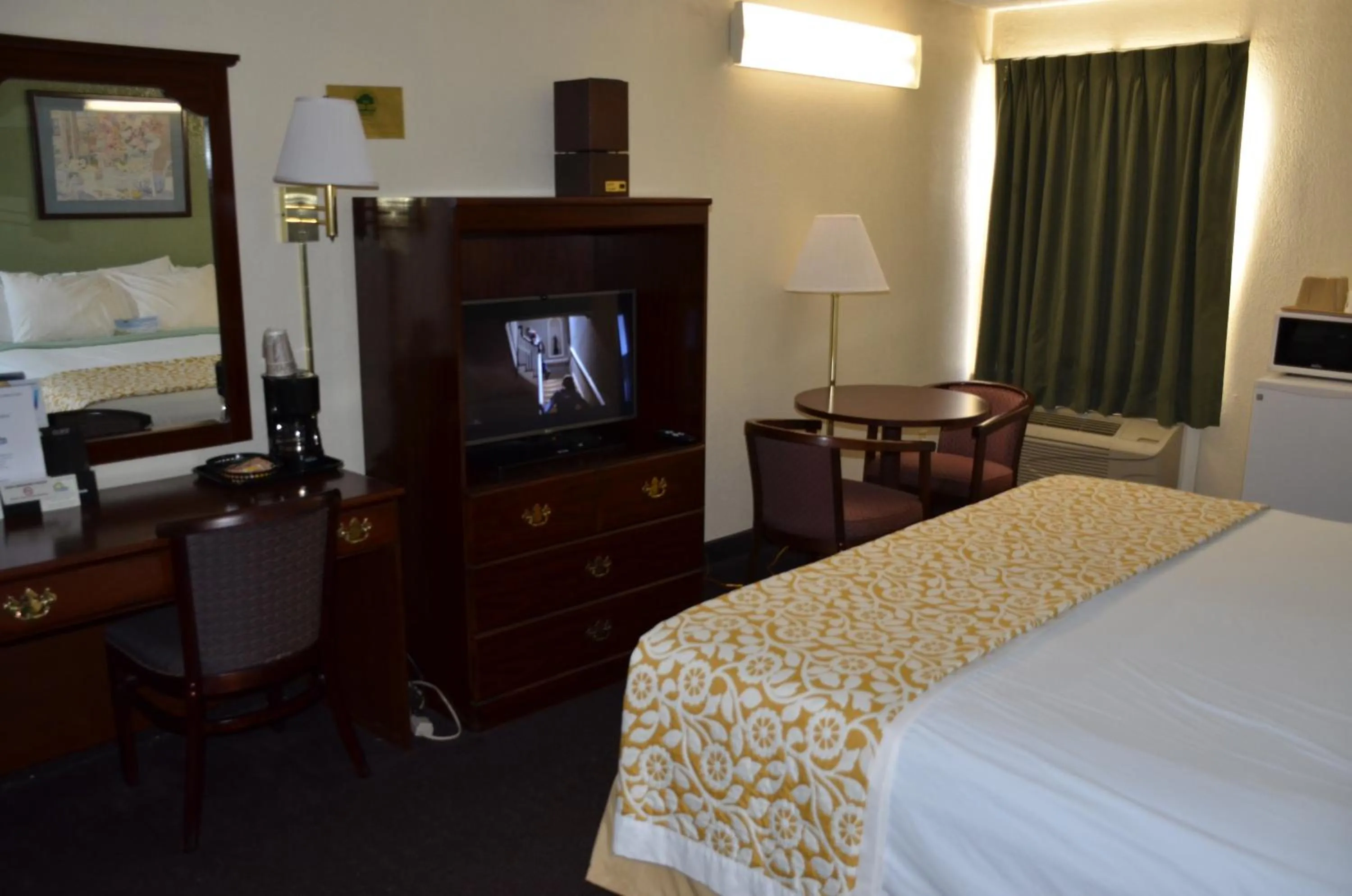 Days Inn by Wyndham Southern Hills/ORU