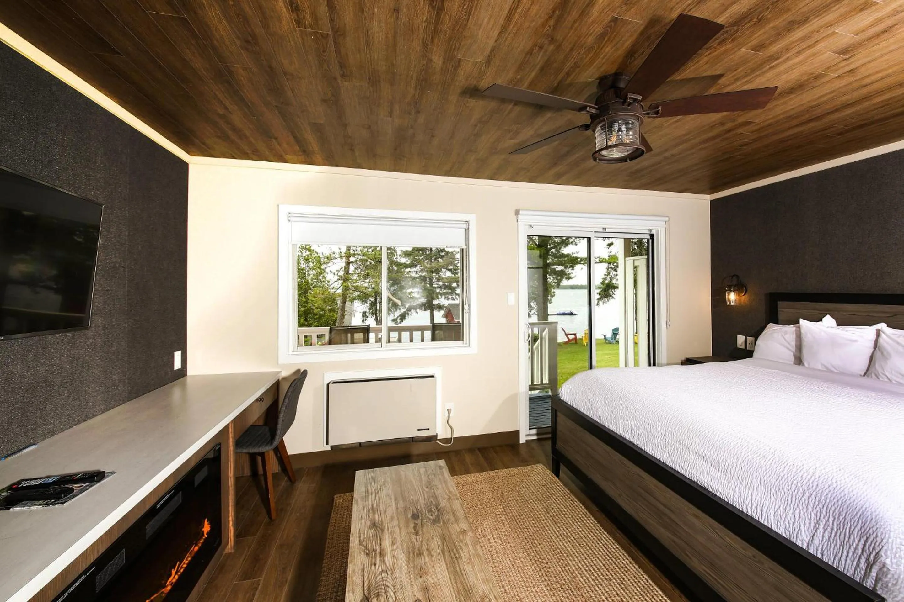 Bedroom, Bed in Bayview Wildwood Resort, an Ascend Collection Resort