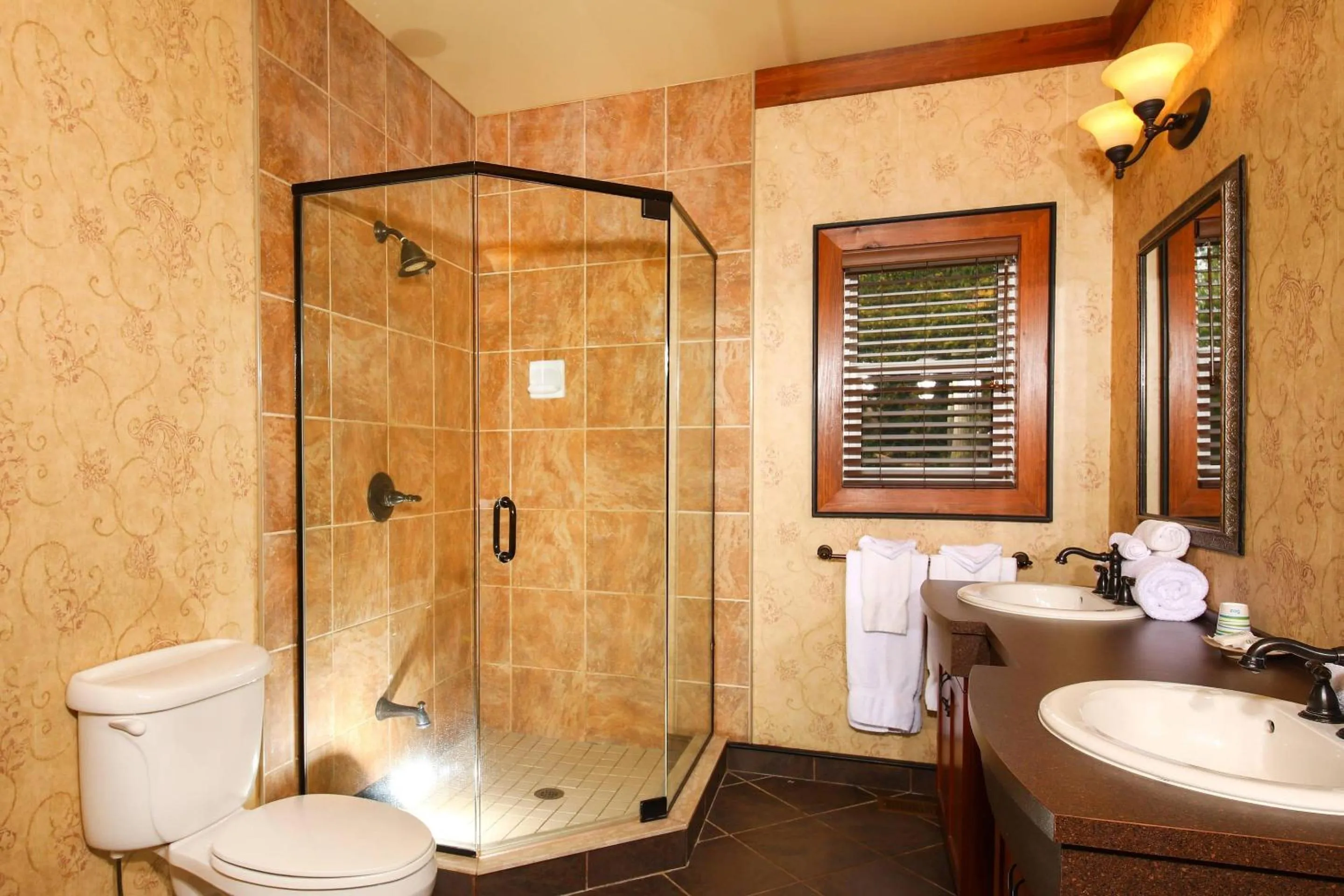 Bedroom in Bayview Wildwood Resort, an Ascend Collection Resort