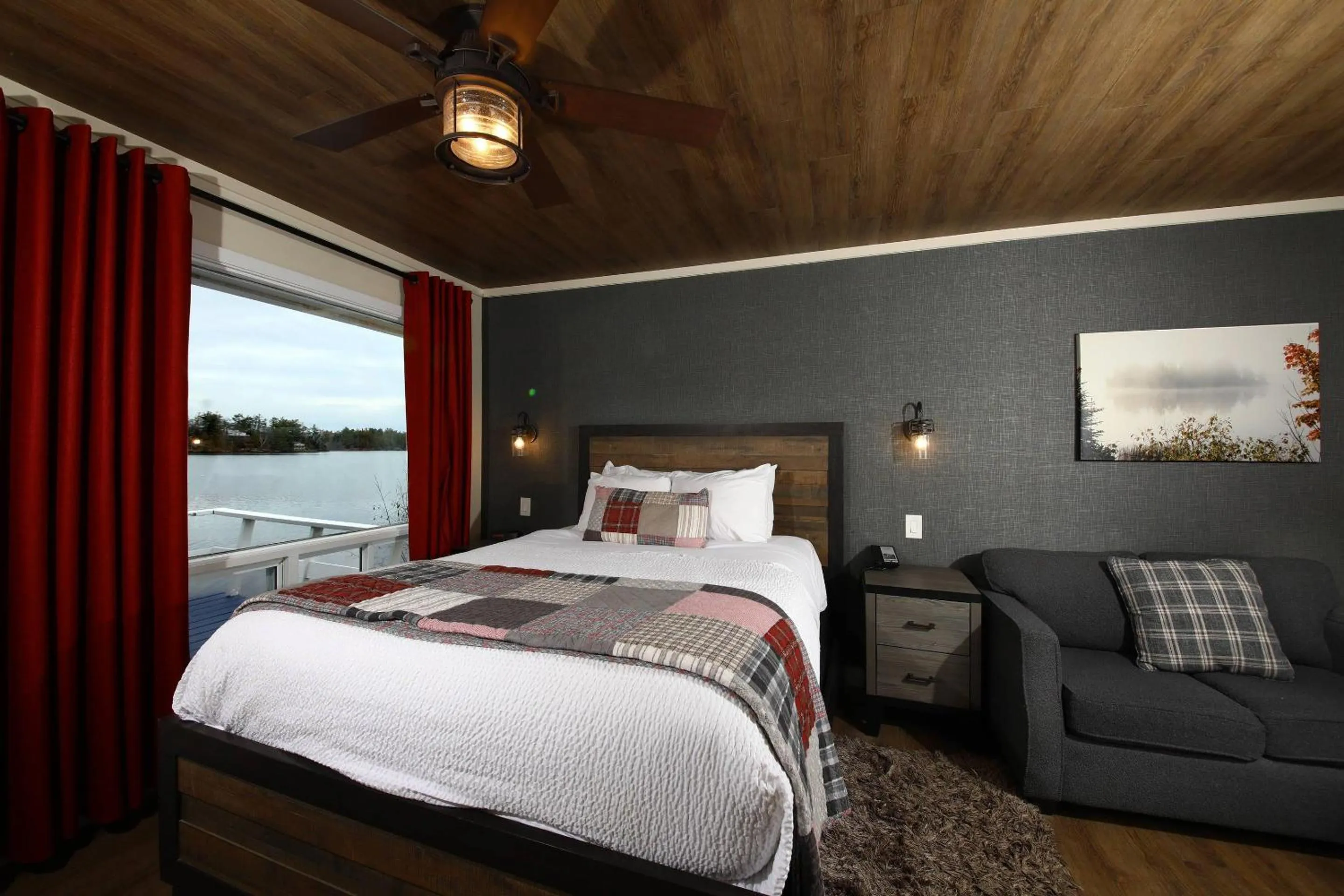 Bedroom, Bed in Bayview Wildwood Resort, an Ascend Collection Resort