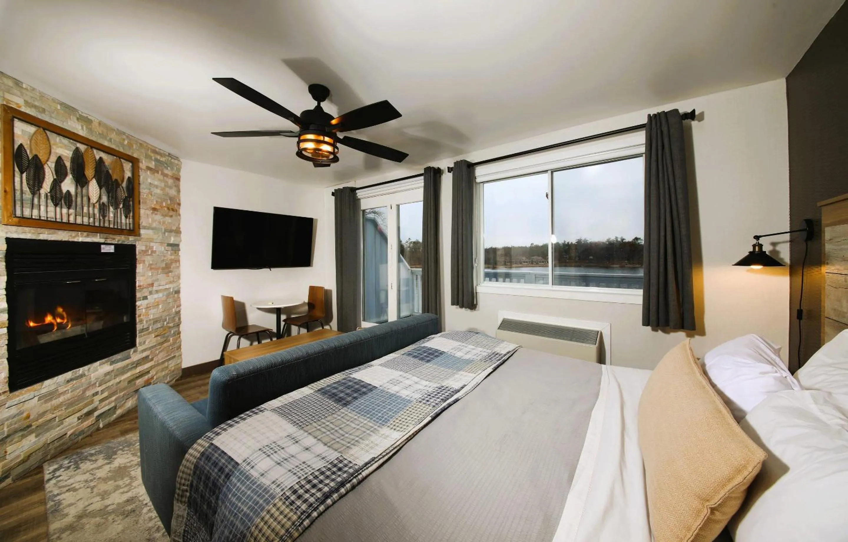 Bedroom, Bed in Bayview Wildwood Resort, an Ascend Collection Resort