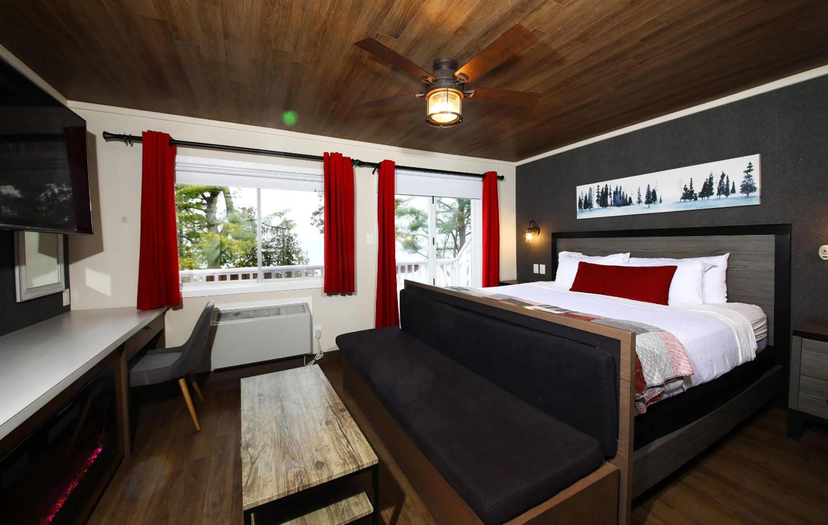 Bedroom, Bed in Bayview Wildwood Resort, an Ascend Collection Resort