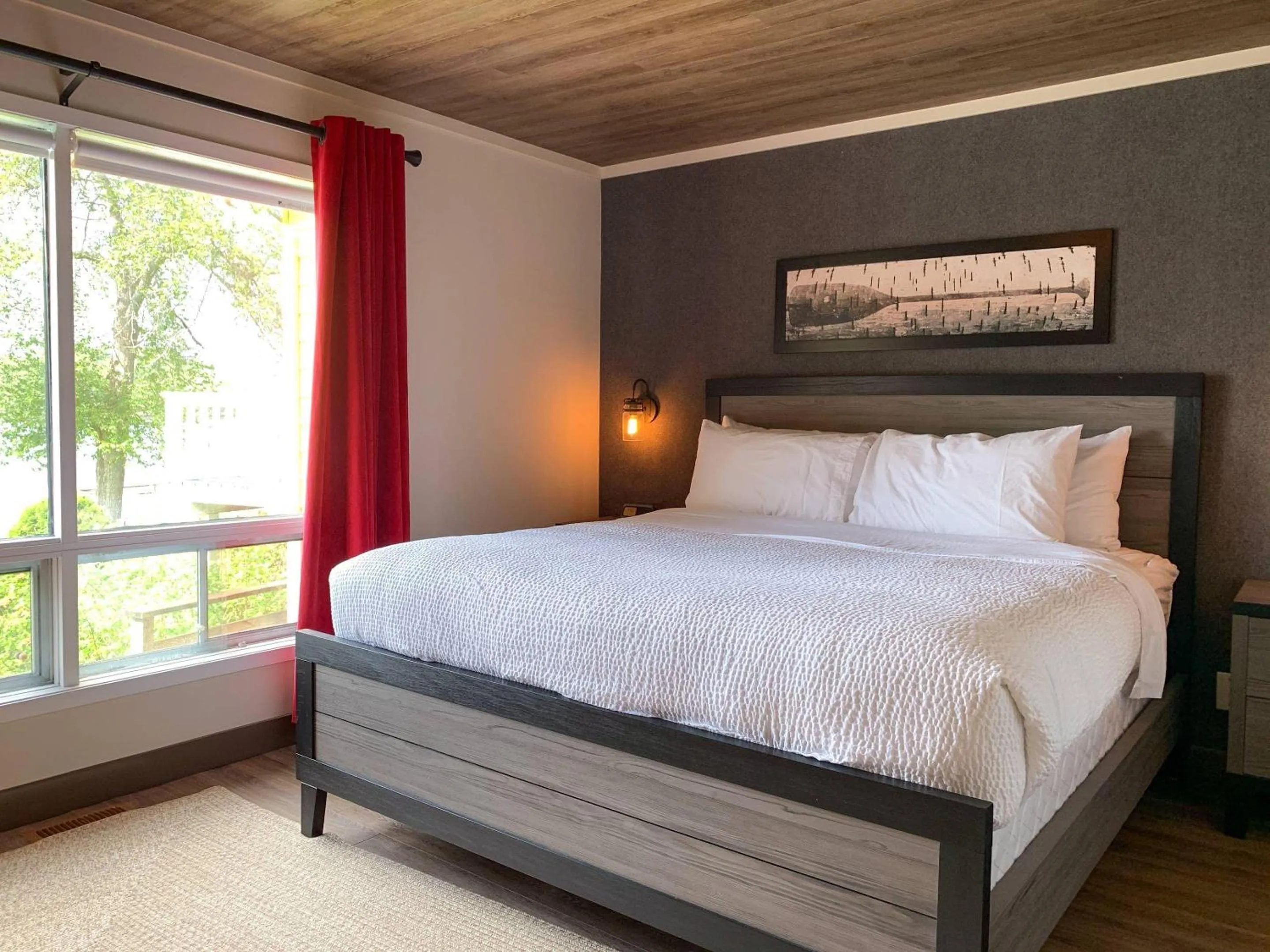 Bedroom, Bed in Bayview Wildwood Resort, an Ascend Collection Resort