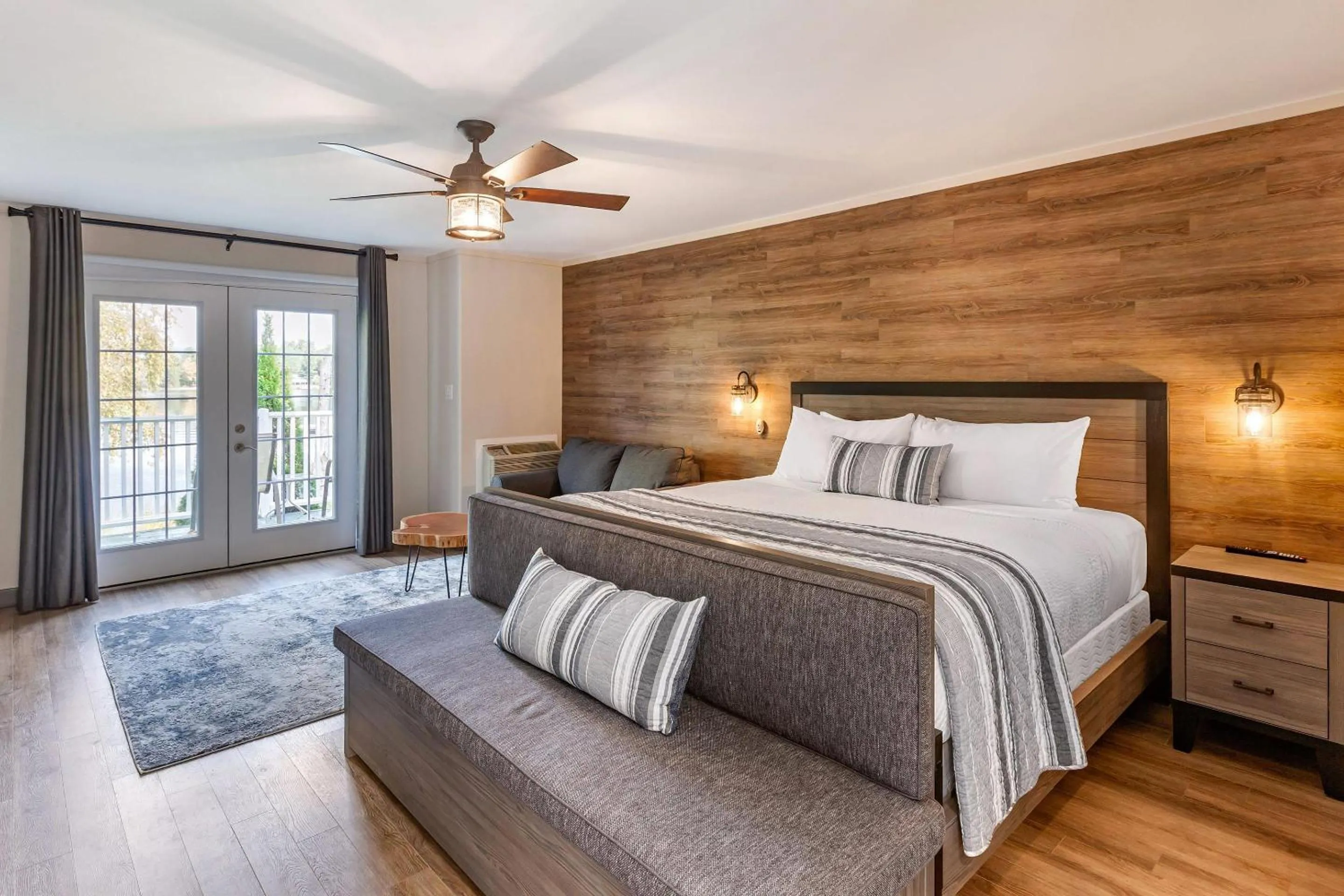 Bedroom, Bed in Bayview Wildwood Resort, an Ascend Collection Resort