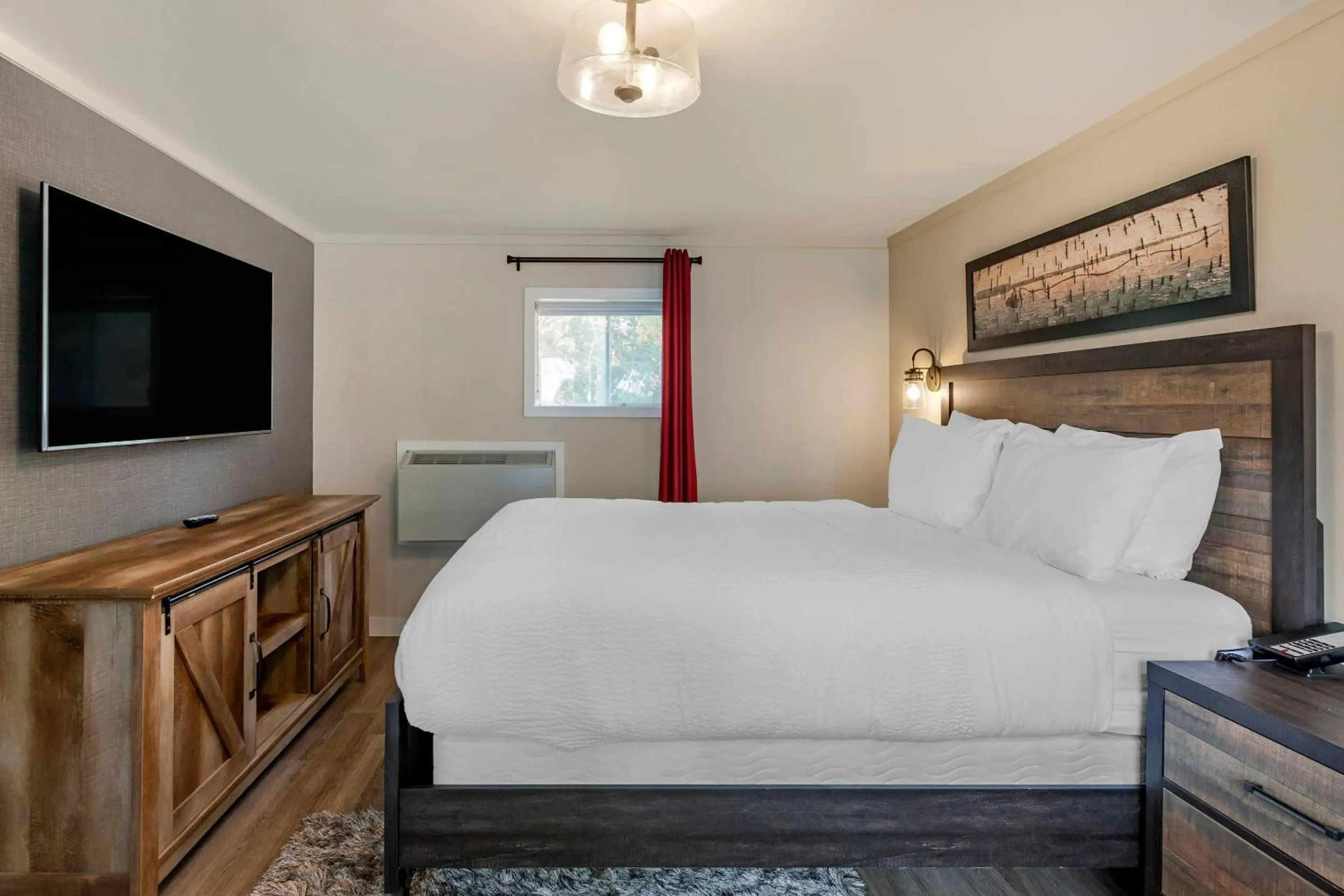 Bedroom, Bed in Bayview Wildwood Resort, an Ascend Collection Resort