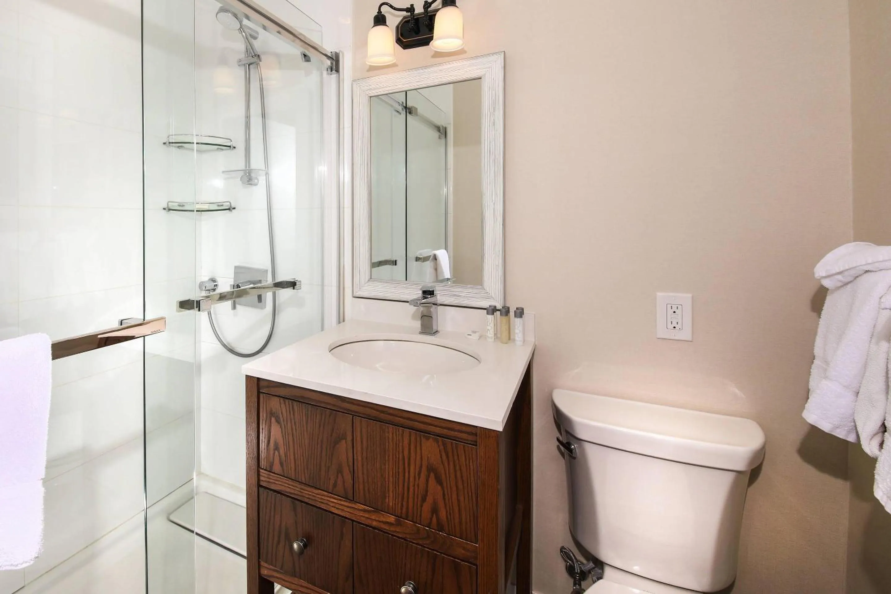 Bedroom in Bayview Wildwood Resort, an Ascend Collection Resort