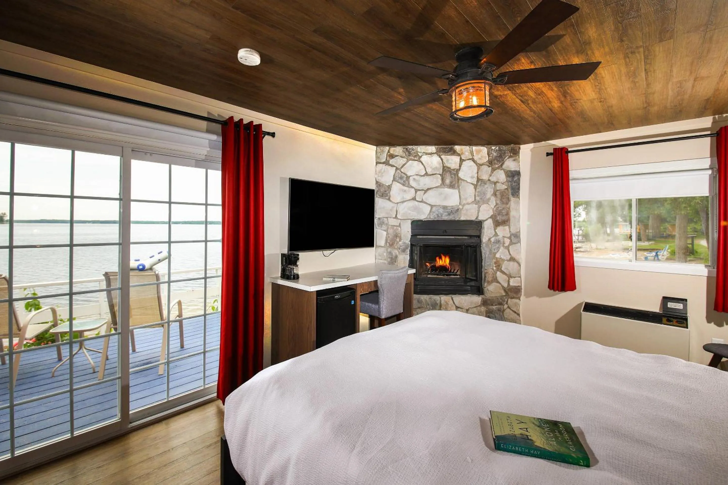 Bedroom, Bed in Bayview Wildwood Resort, an Ascend Collection Resort