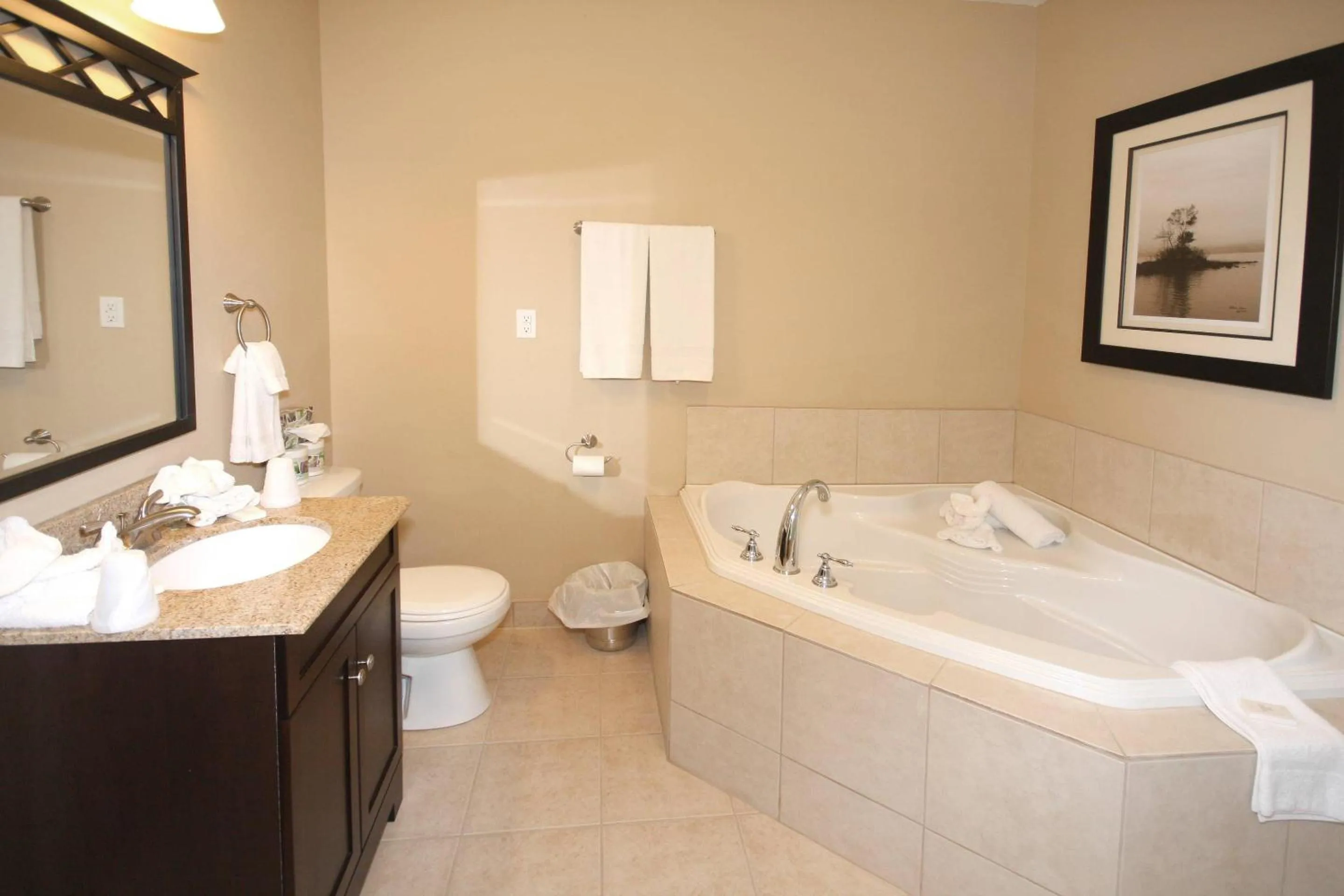 Bedroom in Bayview Wildwood Resort, an Ascend Collection Resort