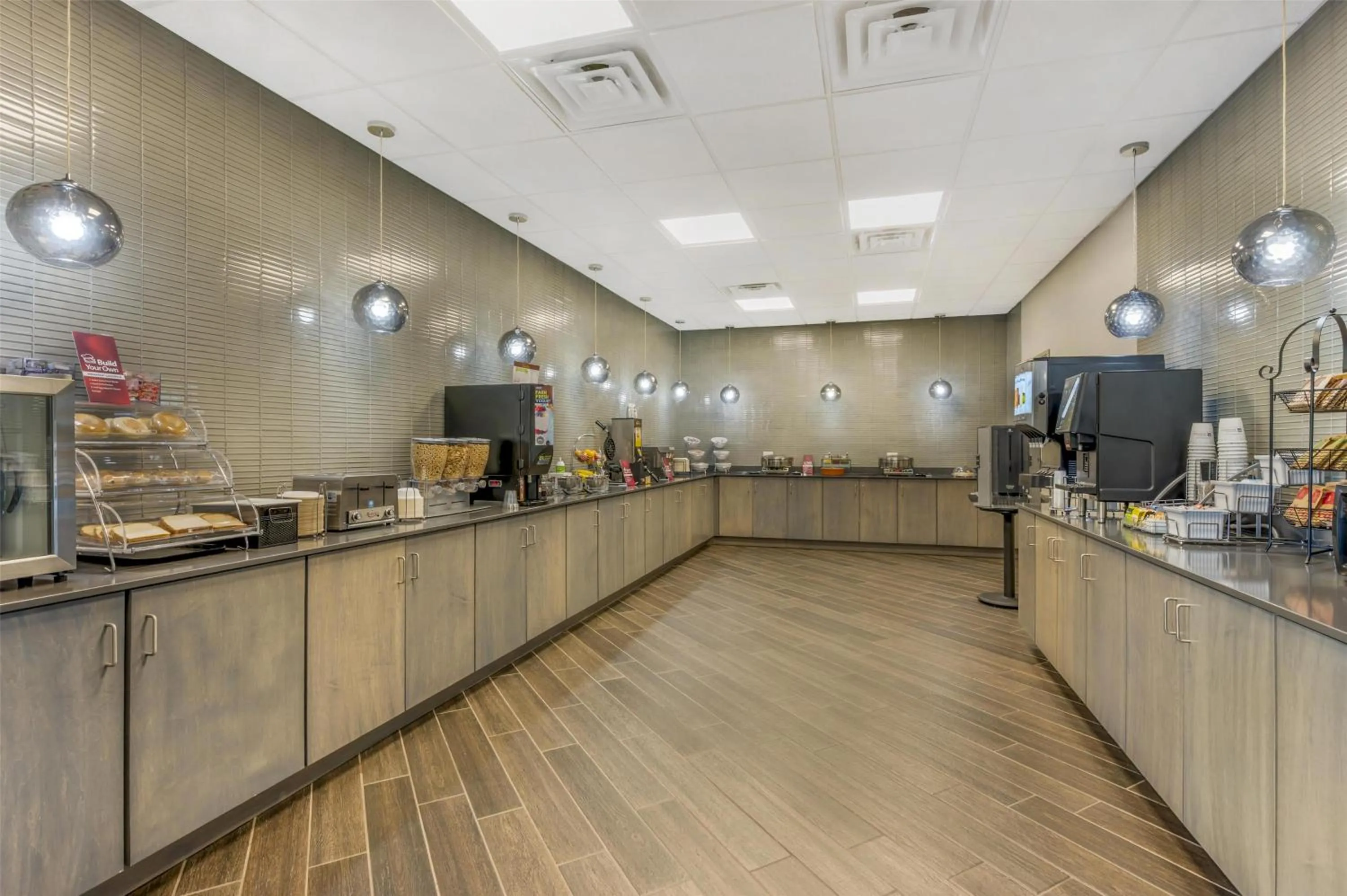 Breakfast in Best Western Plus Parkside Inn & Suites