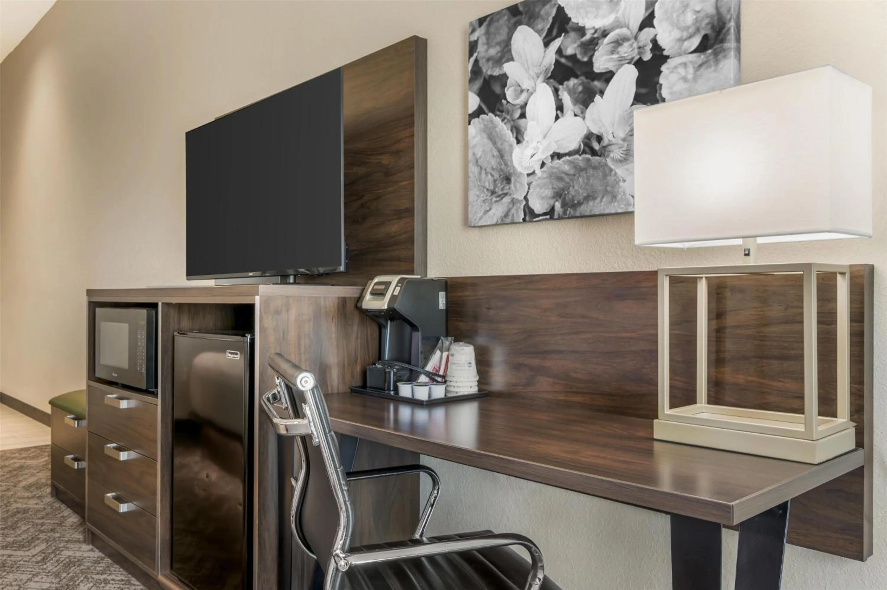 Bedroom in Best Western Plus Parkside Inn & Suites