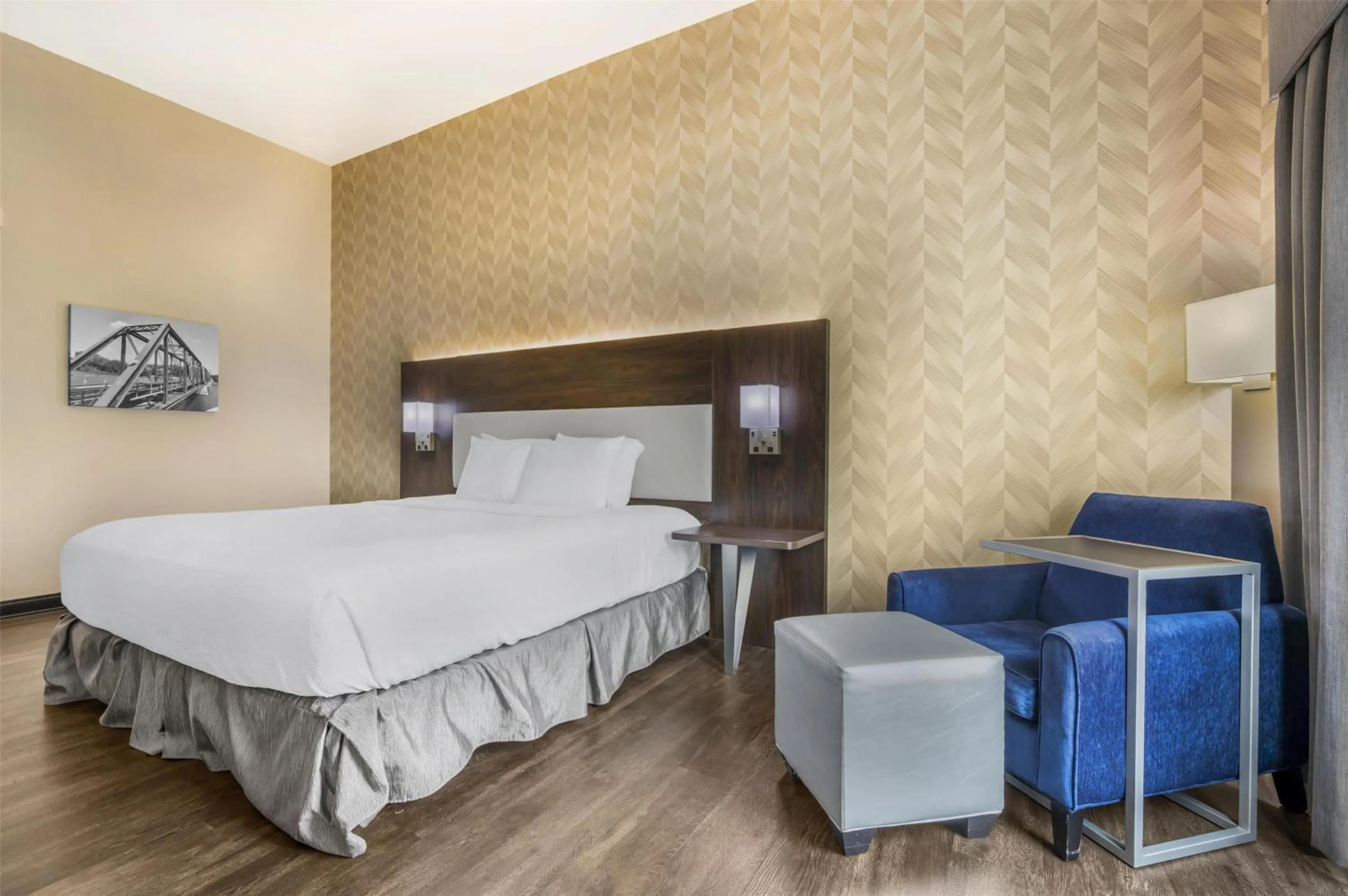 Bedroom, Bed in Best Western Plus Parkside Inn & Suites