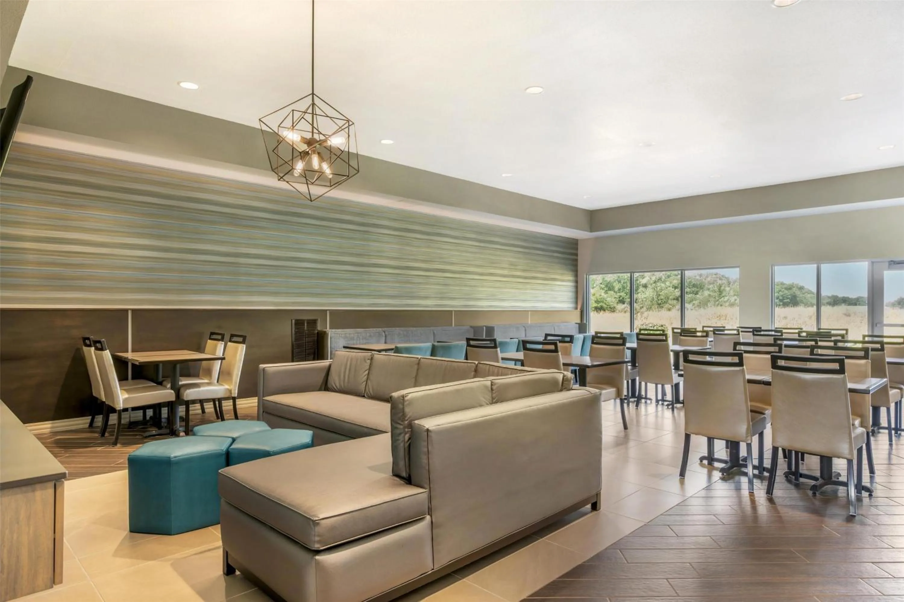 Breakfast in Best Western Plus Parkside Inn & Suites