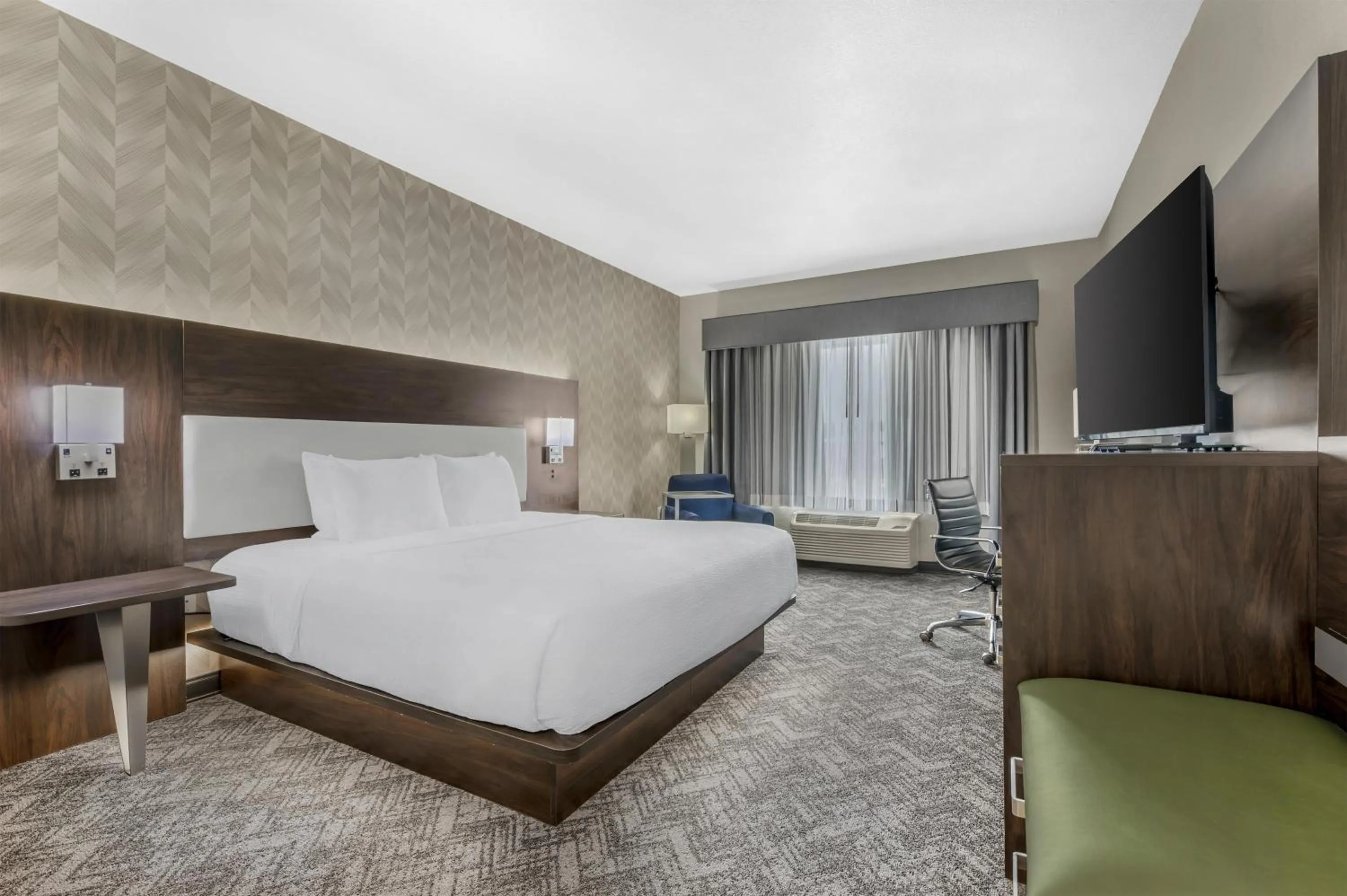 Bedroom, Bed in Best Western Plus Parkside Inn & Suites