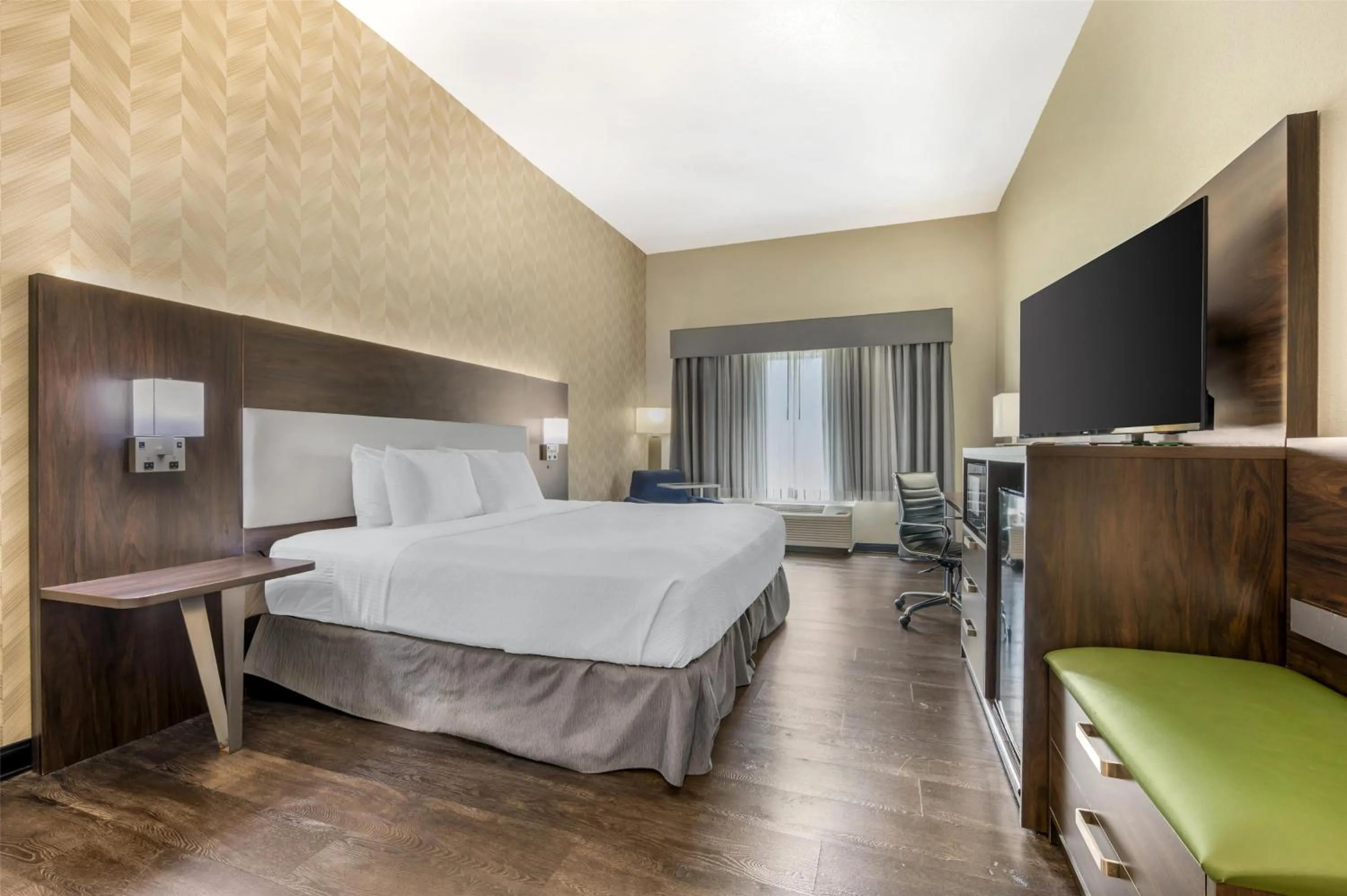 Bedroom, Bed in Best Western Plus Parkside Inn & Suites