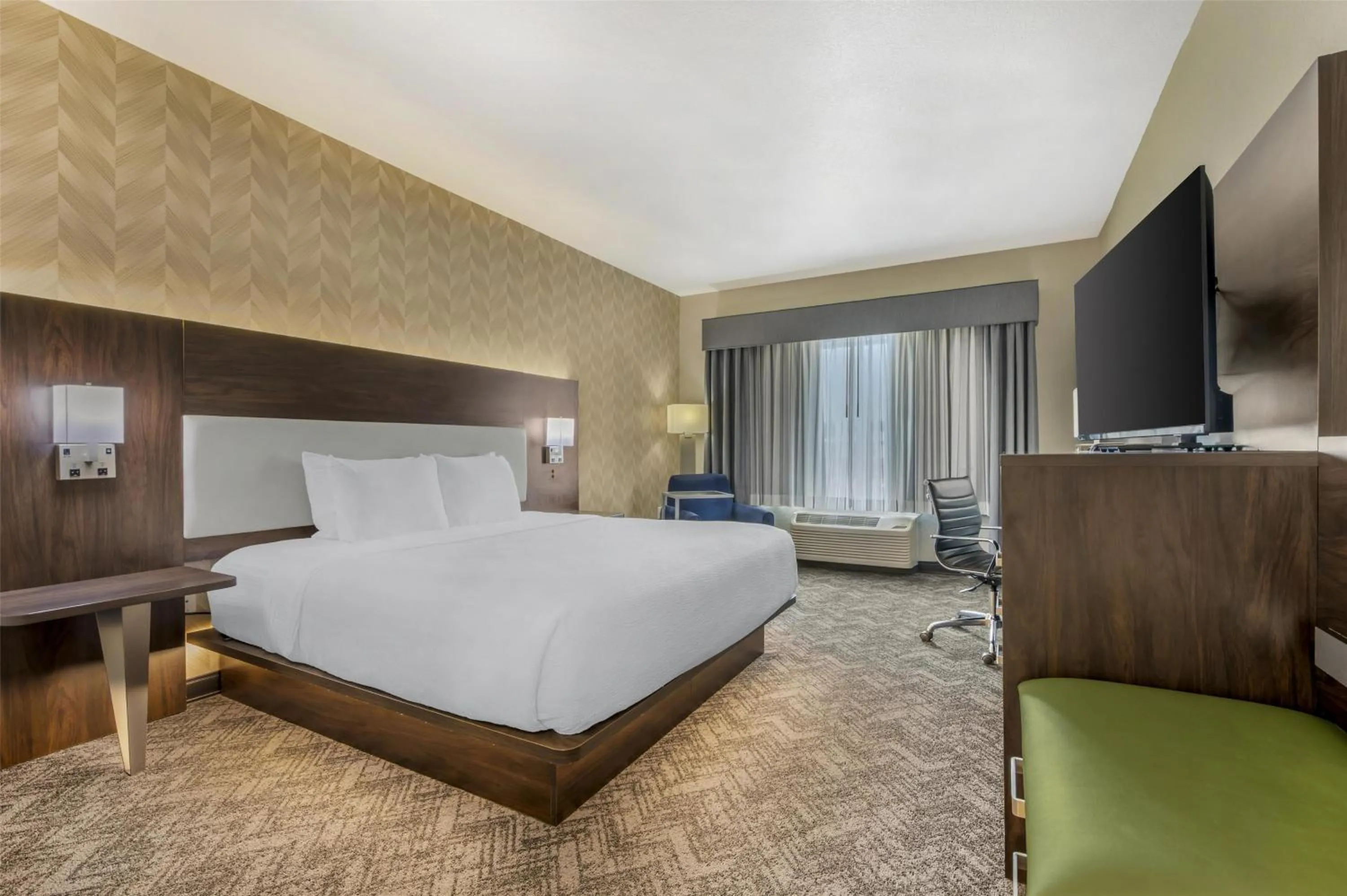 Bedroom, Bed in Best Western Plus Parkside Inn & Suites