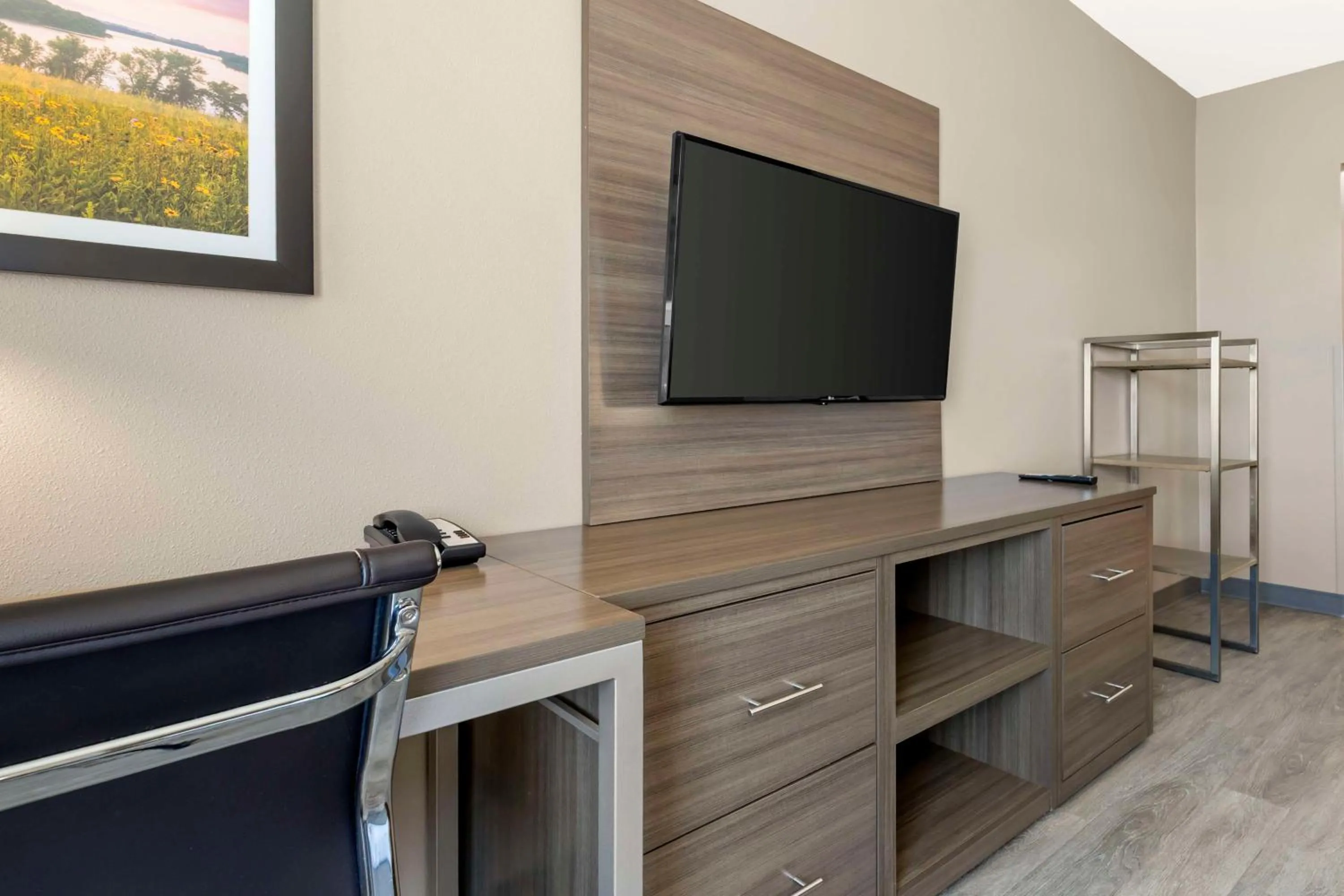 Bedroom in Best Western Plus LaCrescent - LaCrosse