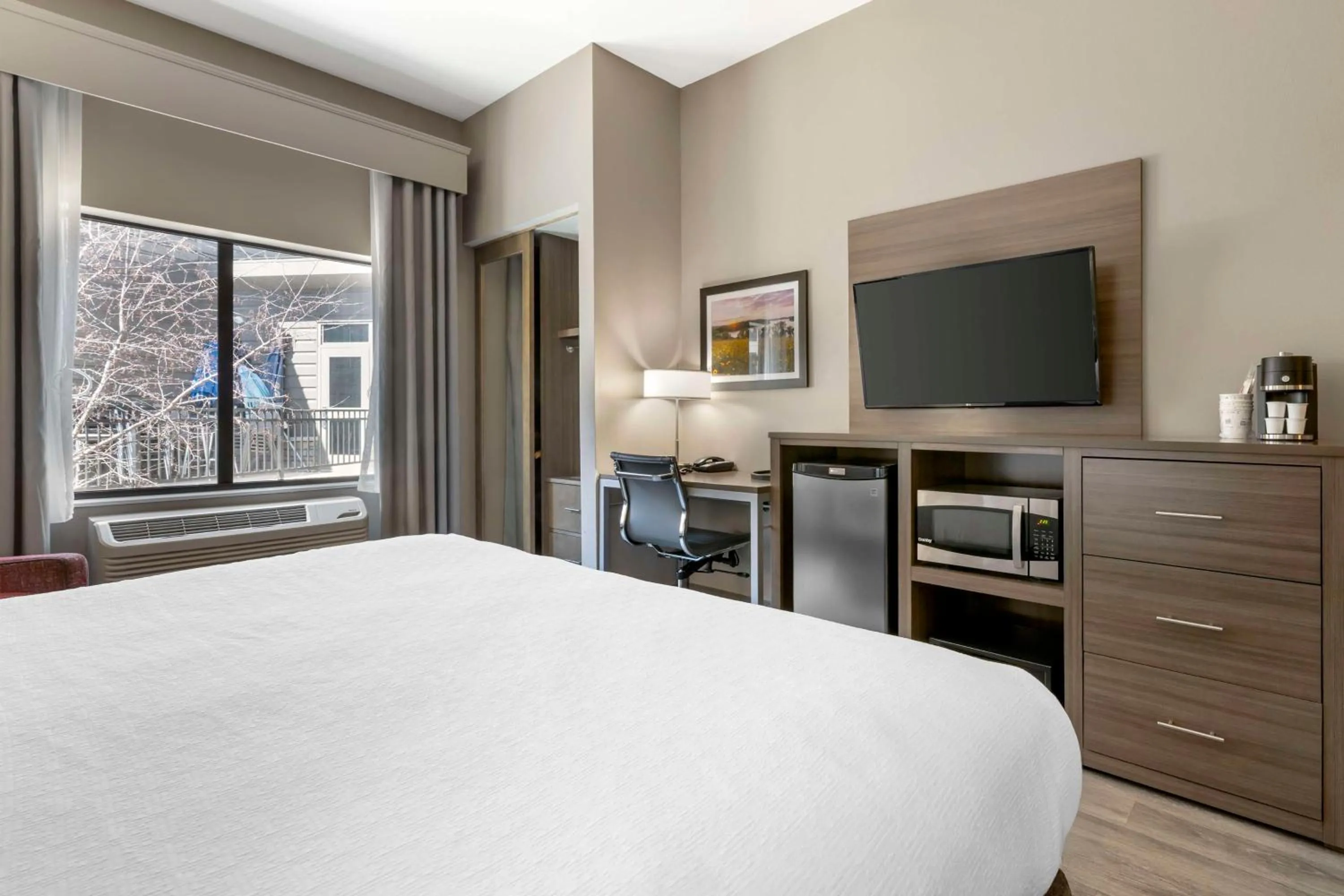 Bedroom, Bed in Best Western Plus LaCrescent - LaCrosse