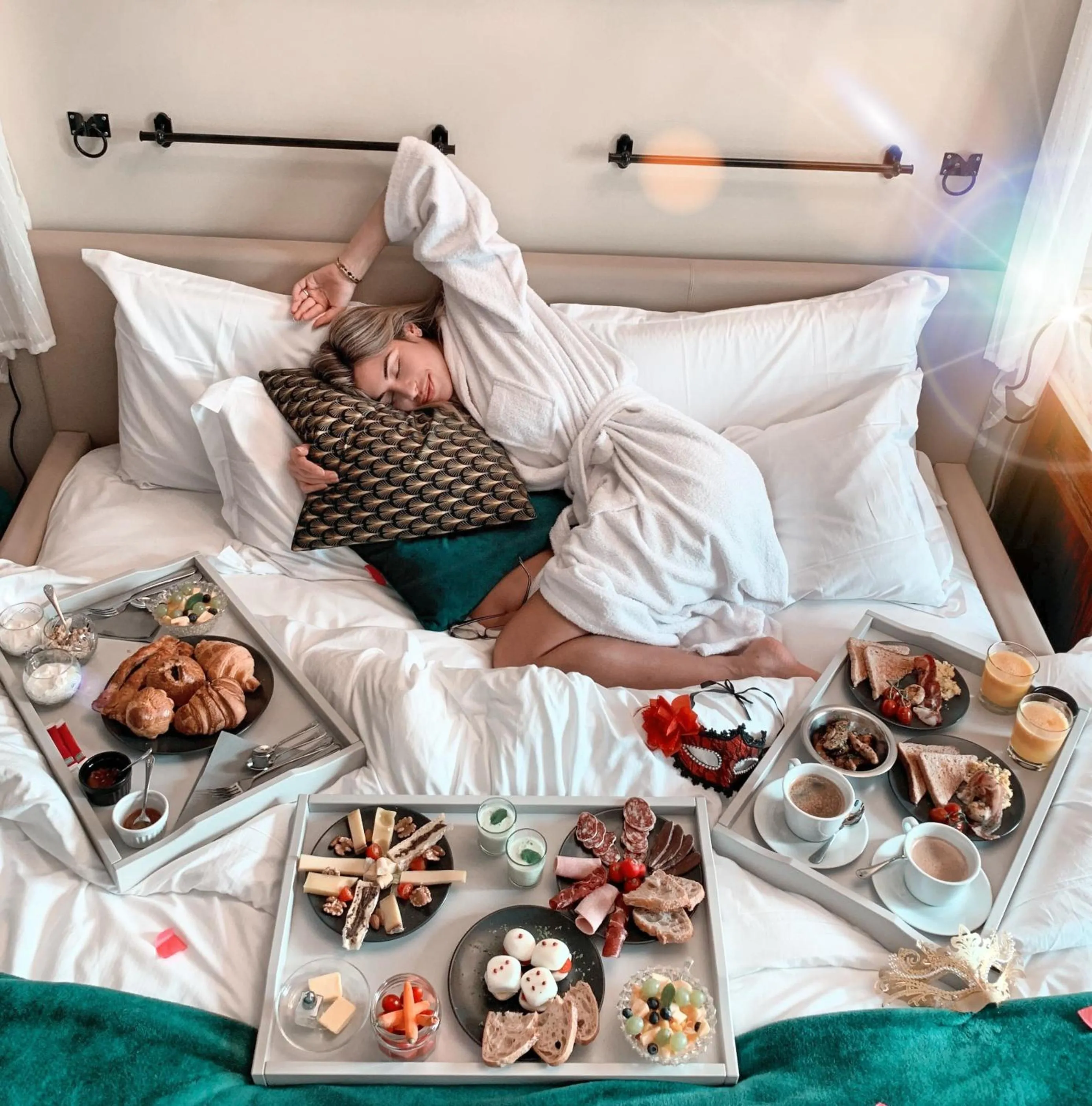 Restaurant/places to eat, Bed in Plgfe - Maison d'hôtes EPICUROOMS - Suites romantiques 5 étoiles