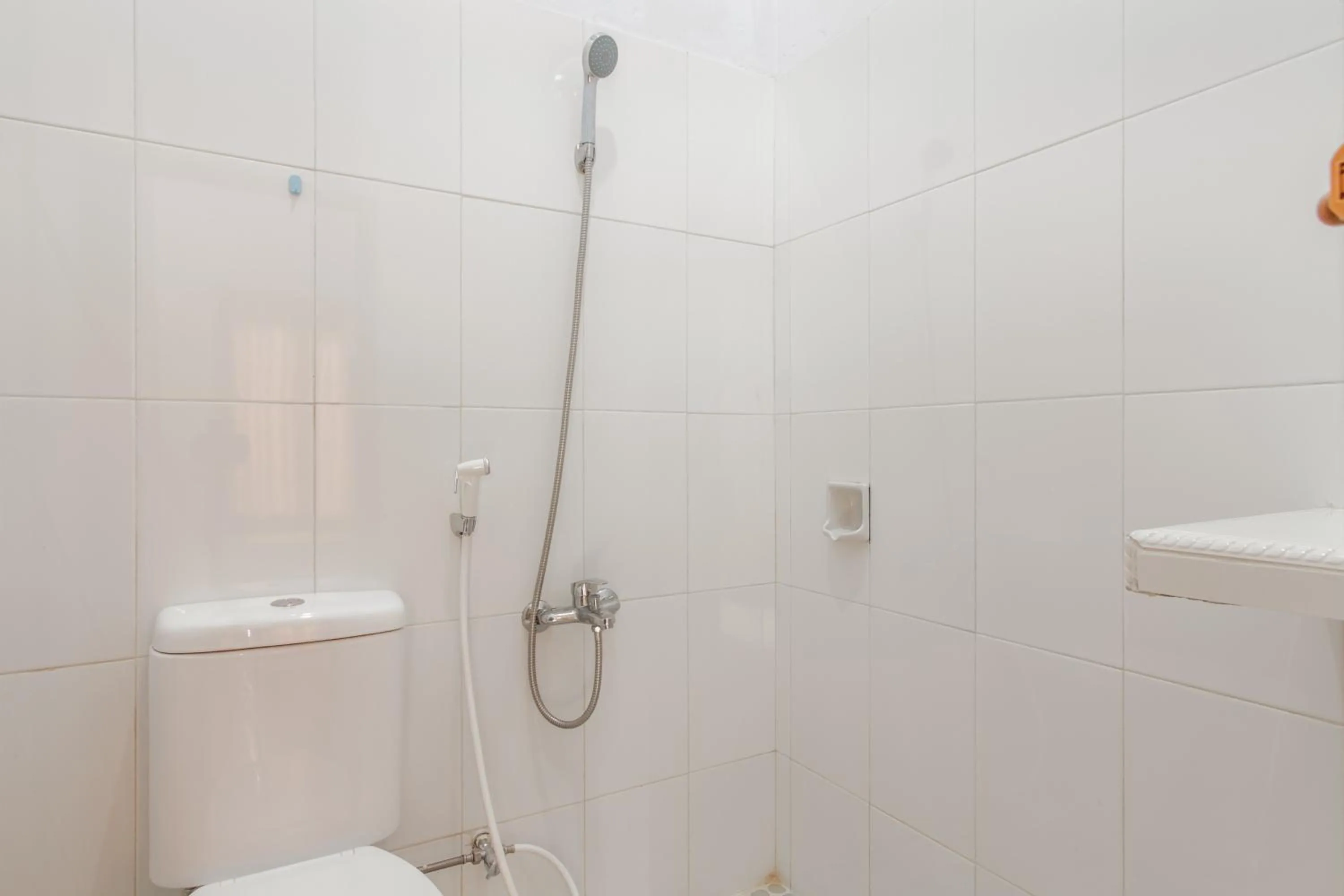 Shower in KoolKost Syariah near Ayani Mega Mall Pontianak