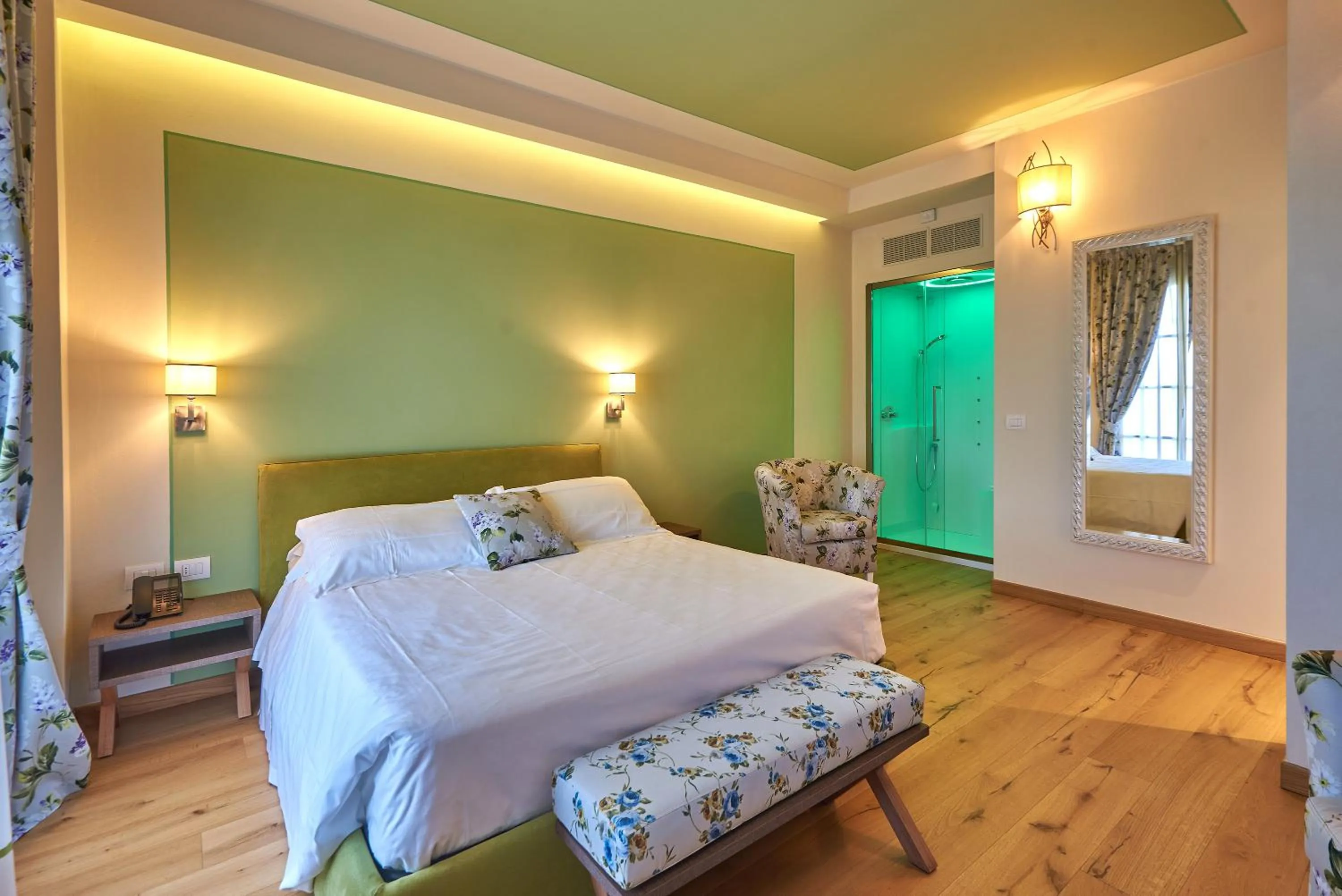 Photo of the whole room, Bed in Resort 37