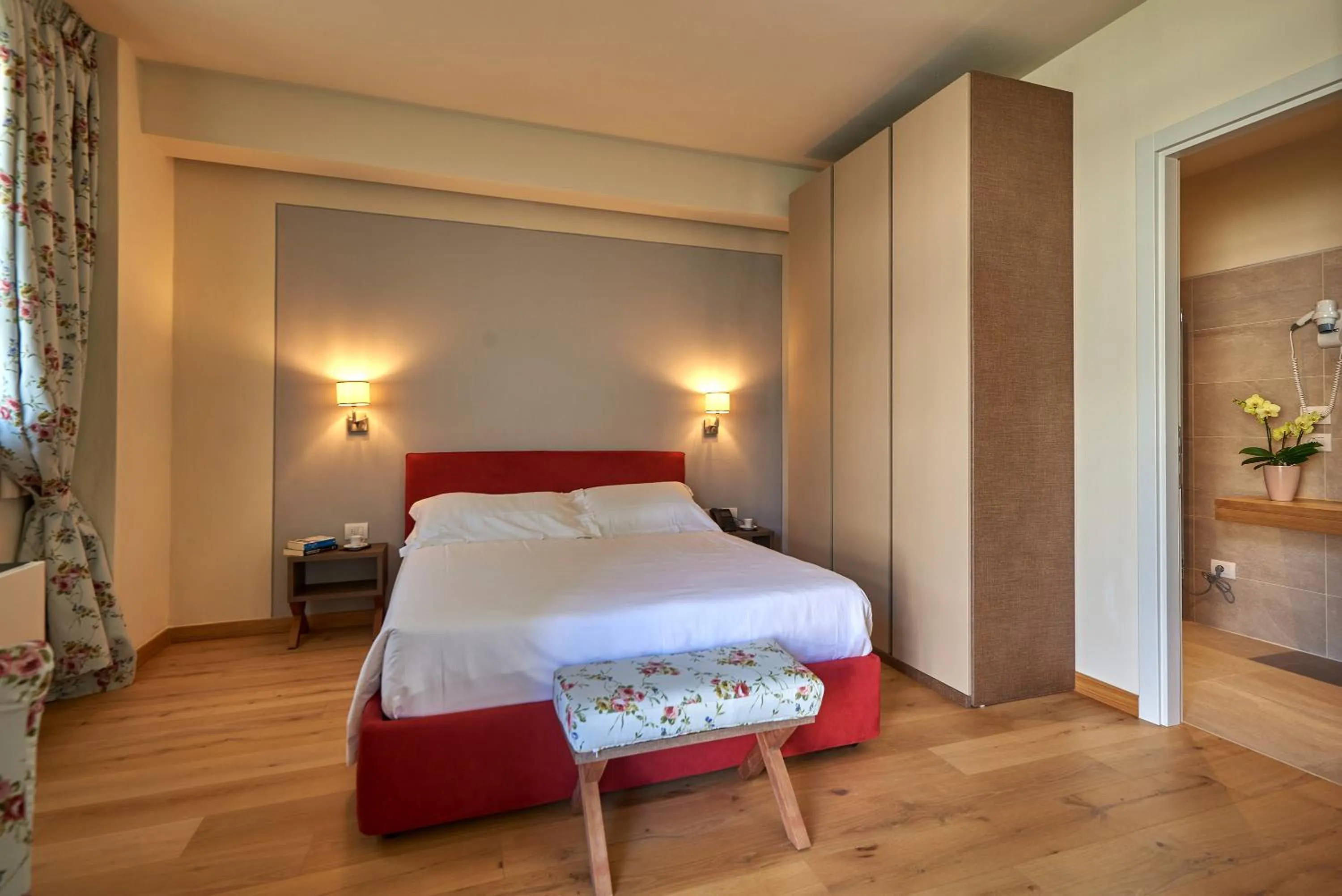 Photo of the whole room, Bed in Resort 37