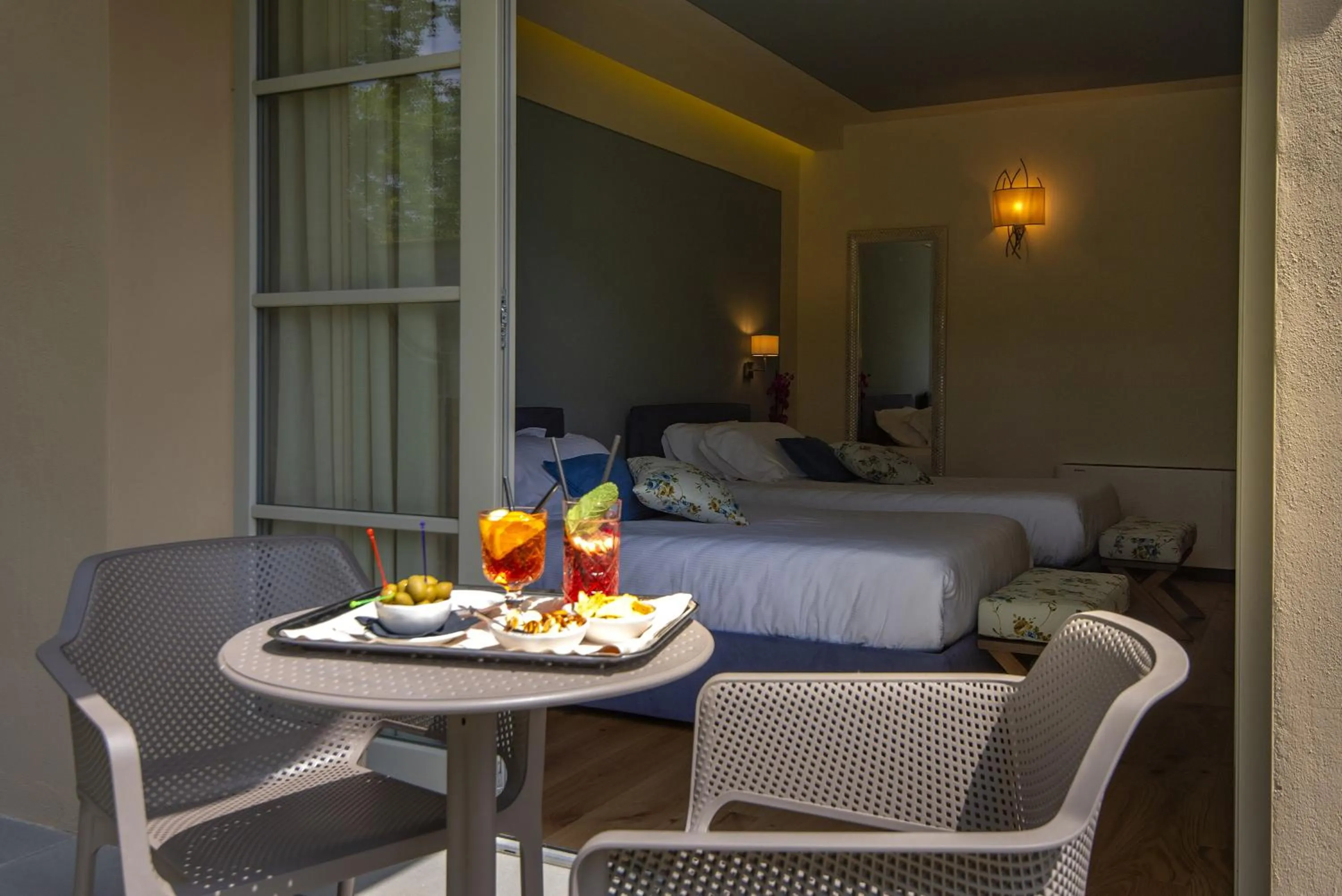 Food and drinks, Bed in Resort 37