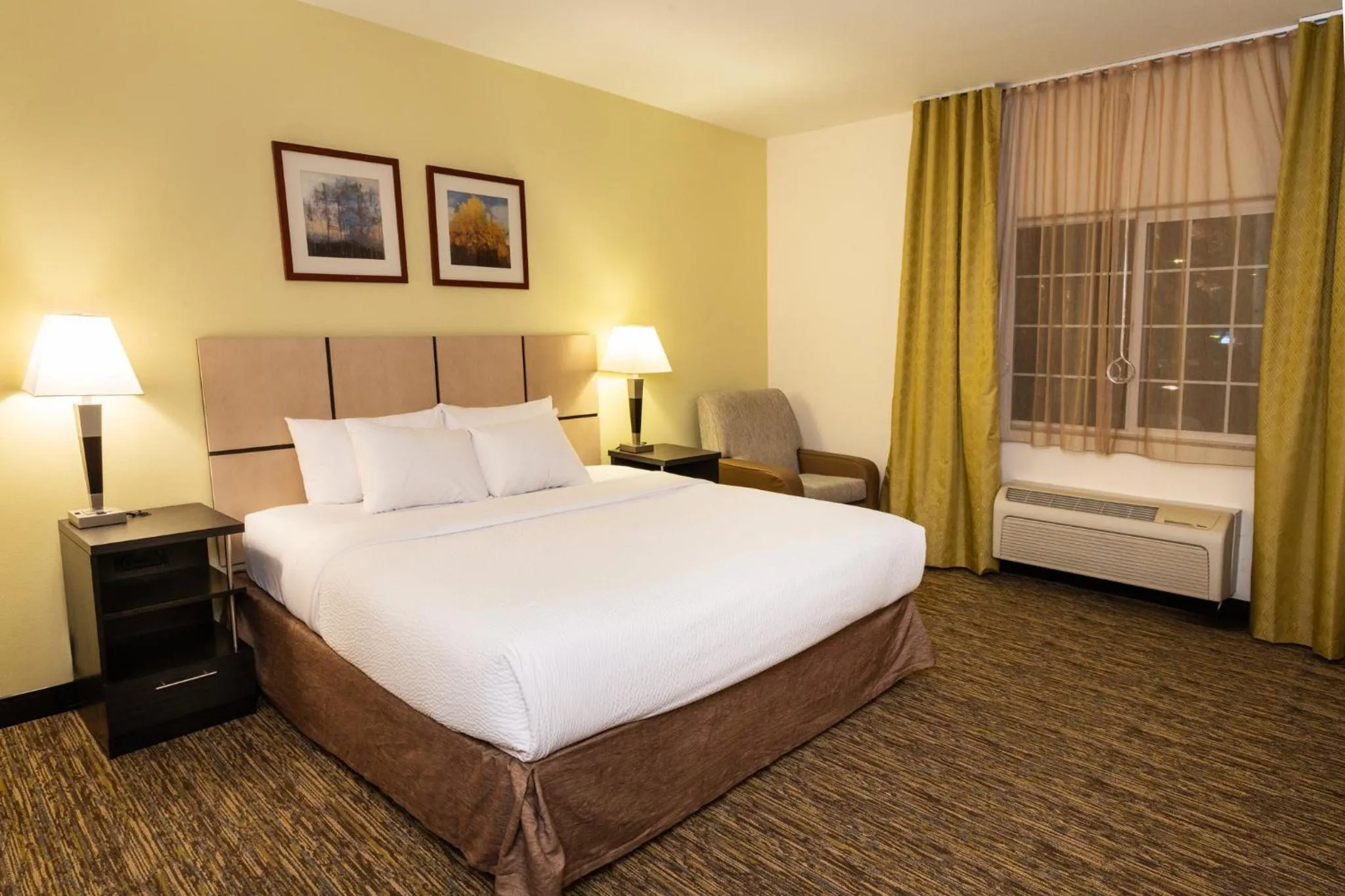 Photo of the whole room, Bed in Candlewood Suites Roswell by IHG