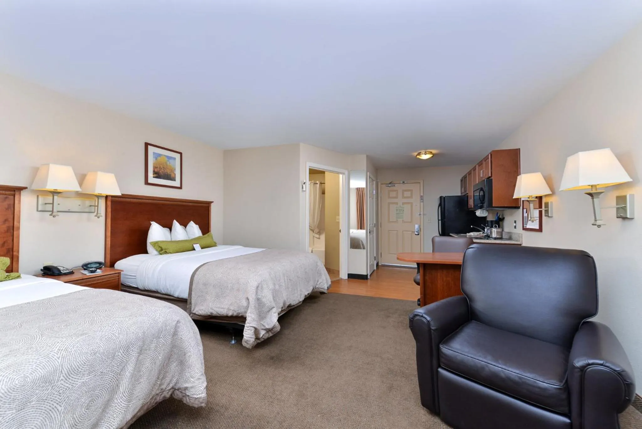 Photo of the whole room, Bed in Candlewood Suites Roswell by IHG
