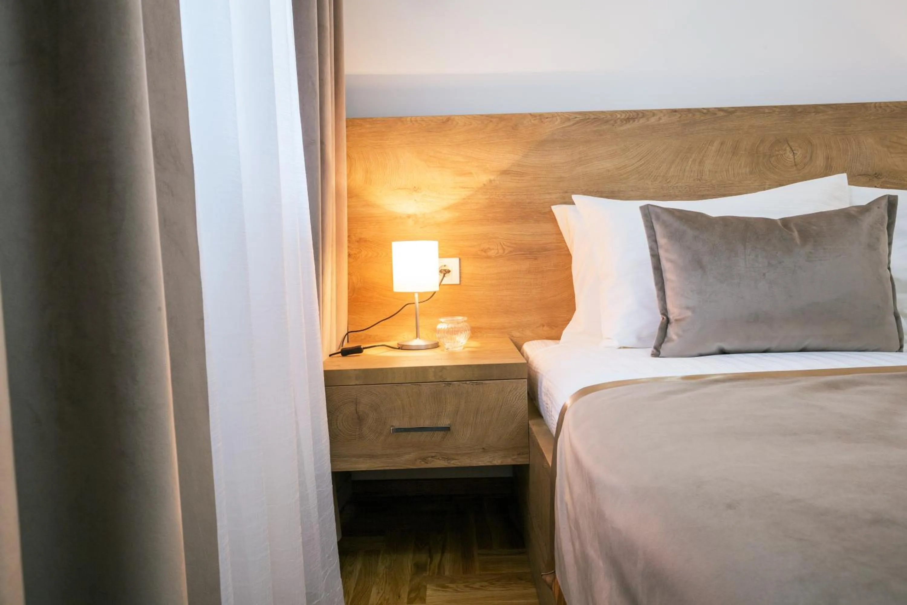 Bedroom, Bed in Thomas Residence