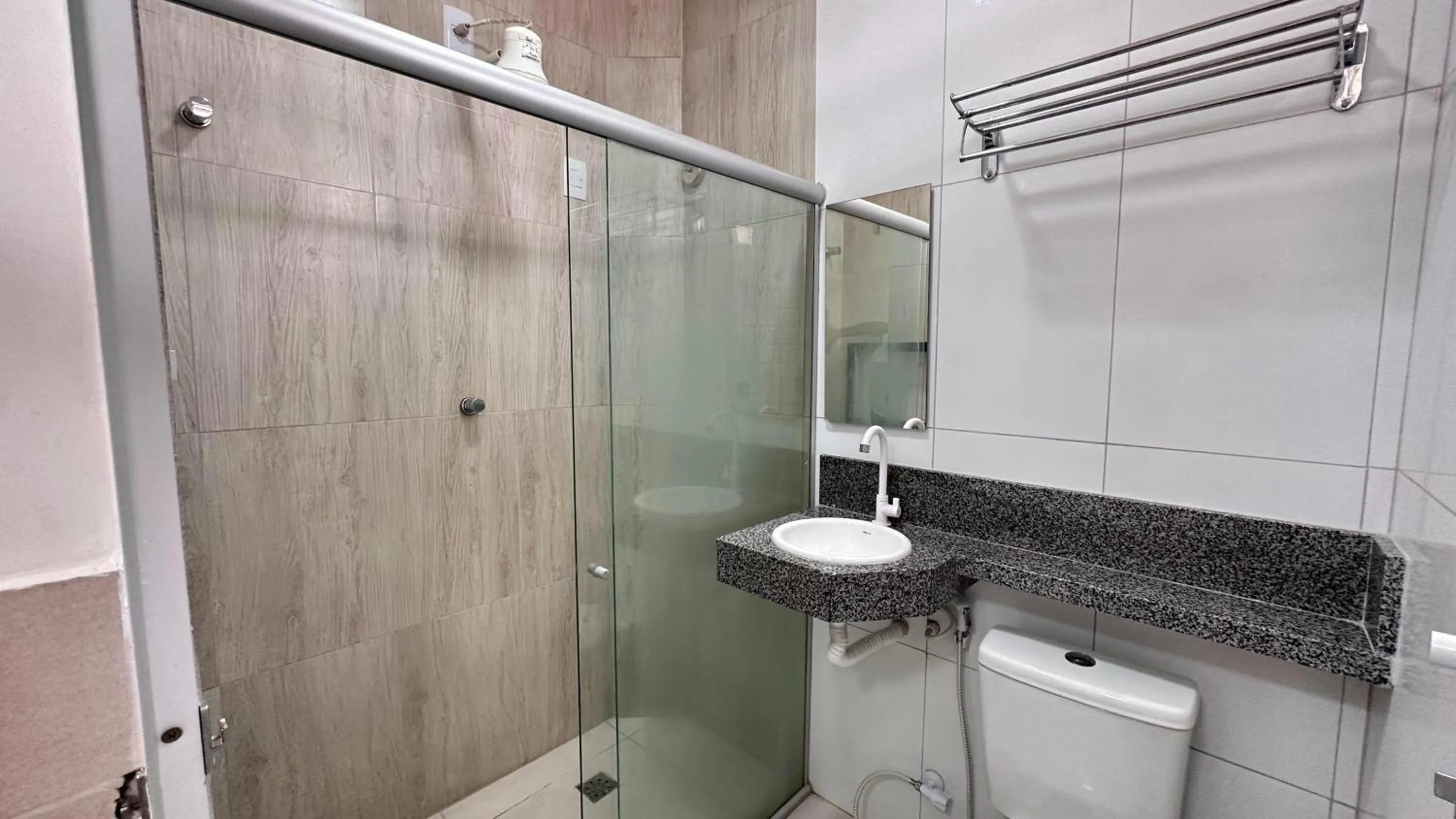 Shower in Pousada São Luiz