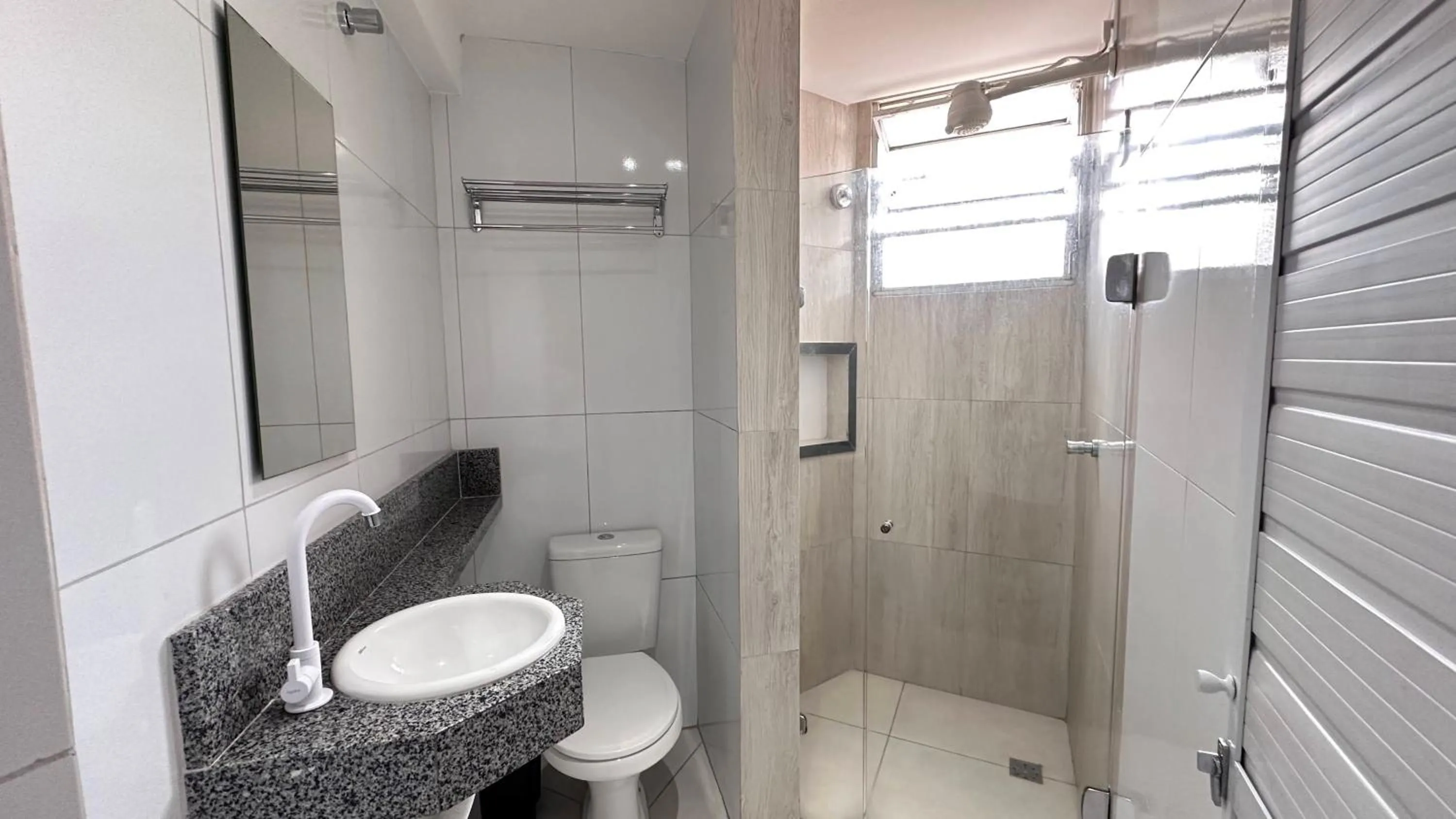 Shower in Pousada São Luiz