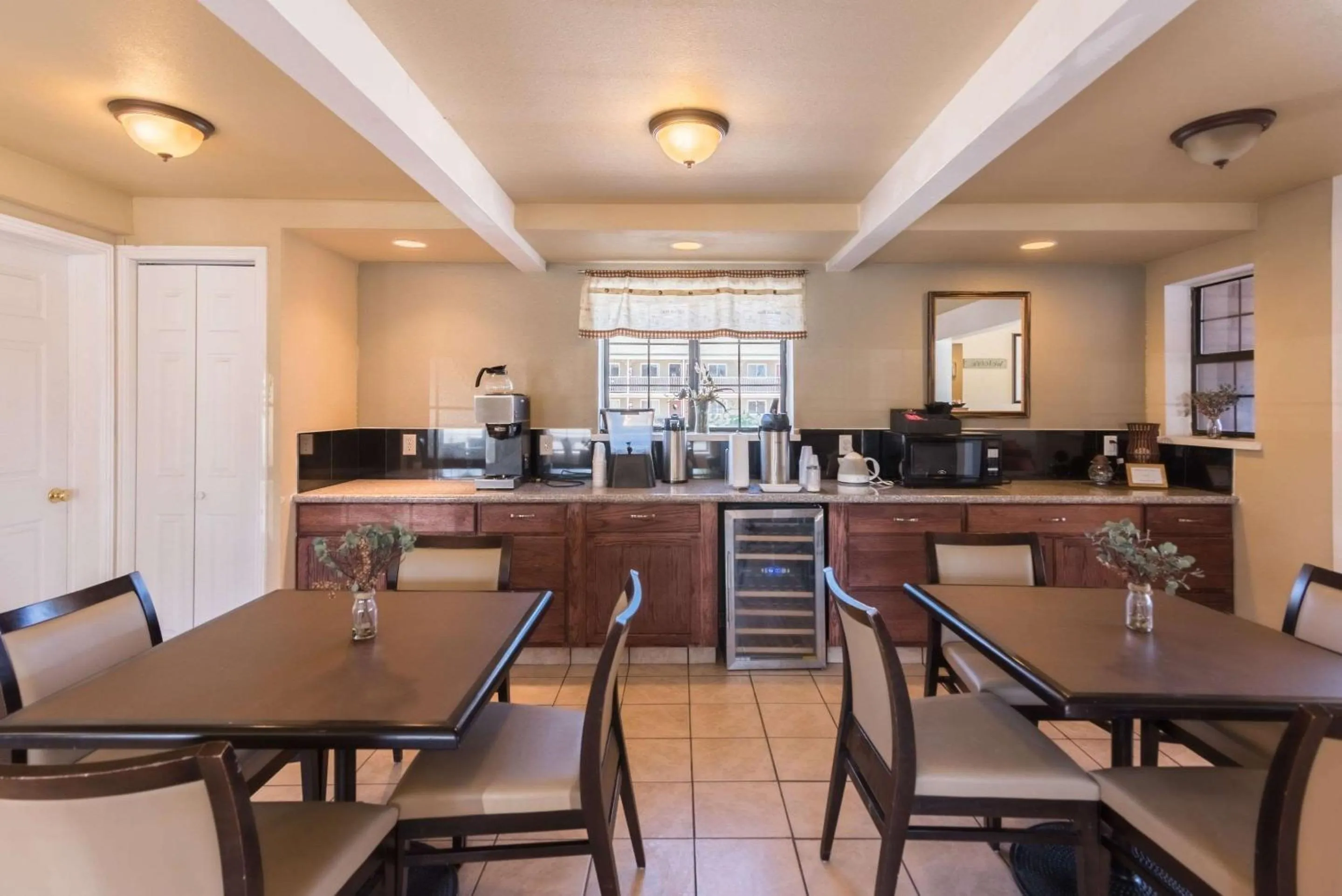 Restaurant/places to eat in 1st Interstate Inn Montrose